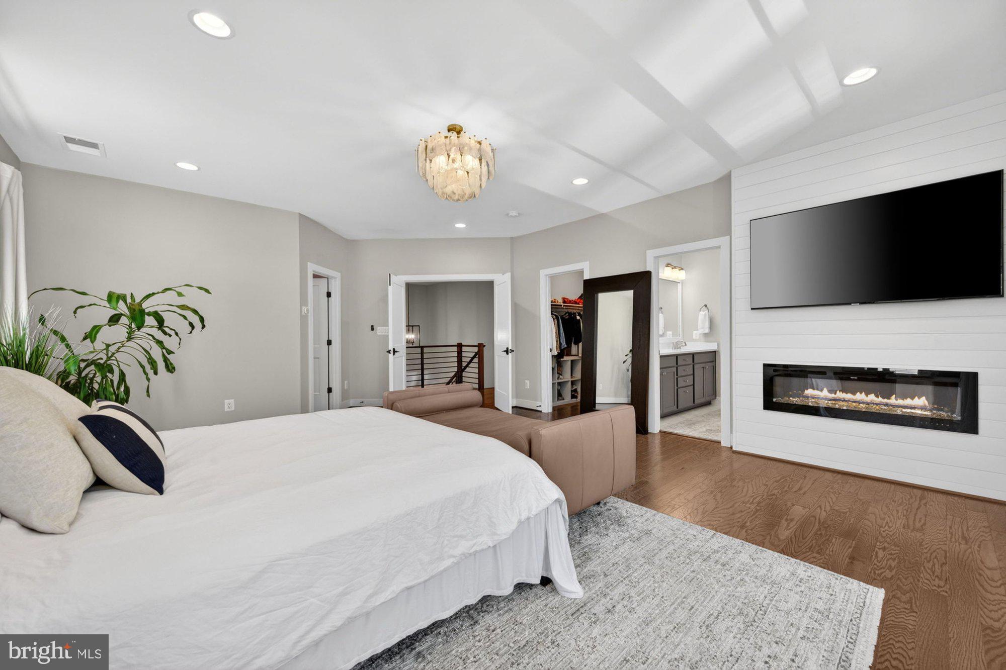 VIENNA WOODS - Residential