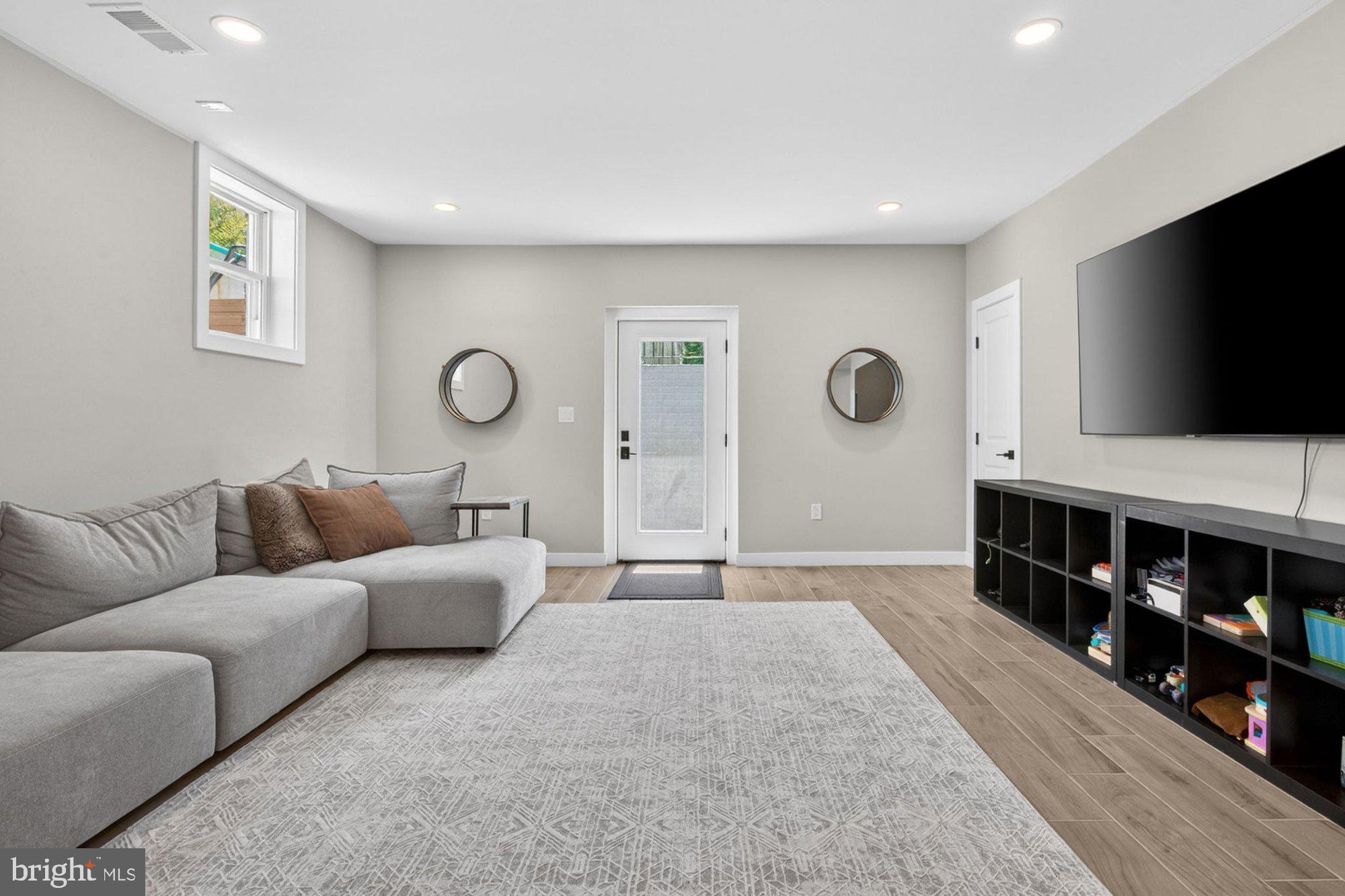 VIENNA WOODS - Residential