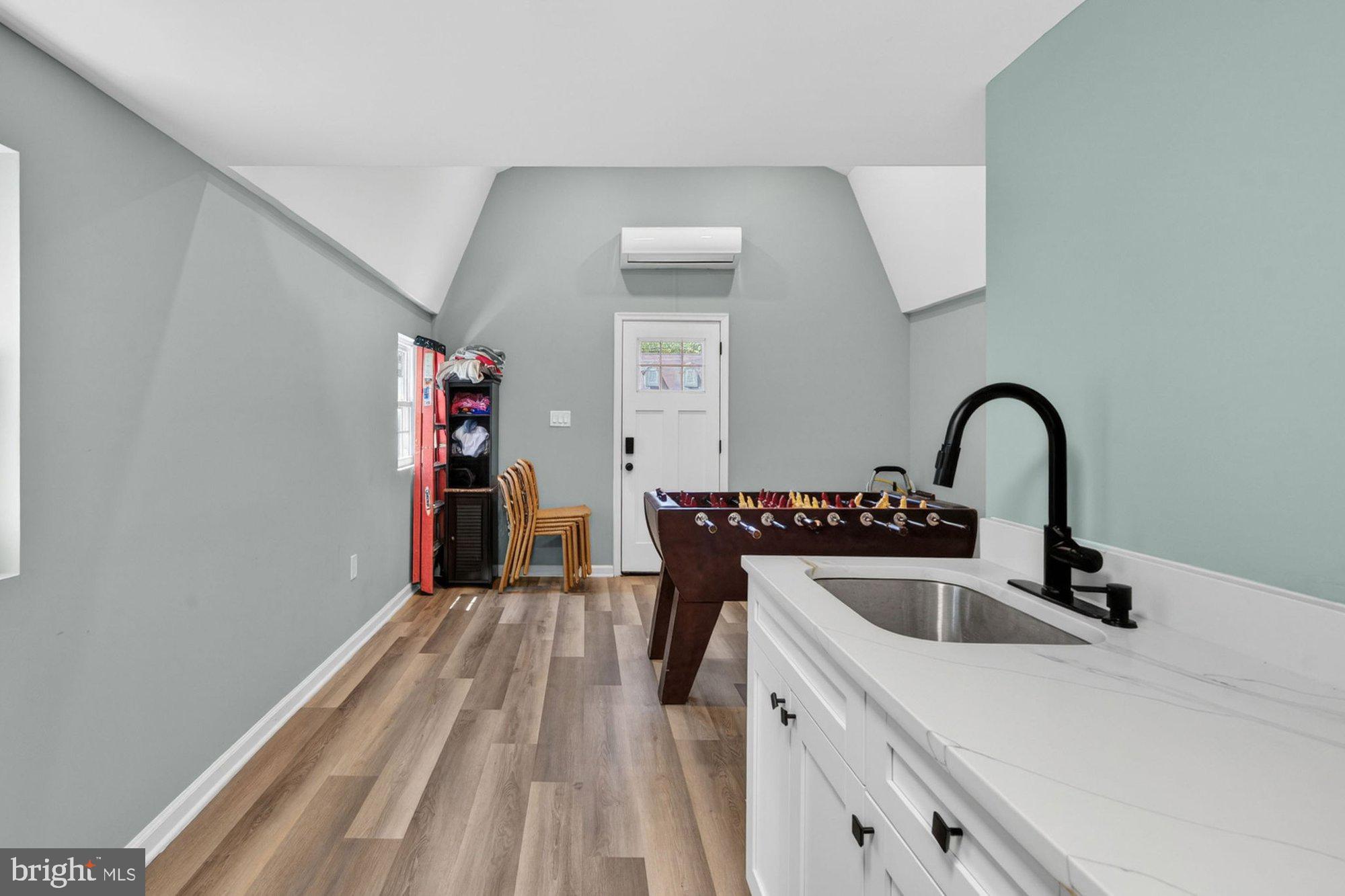 VIENNA WOODS - Residential