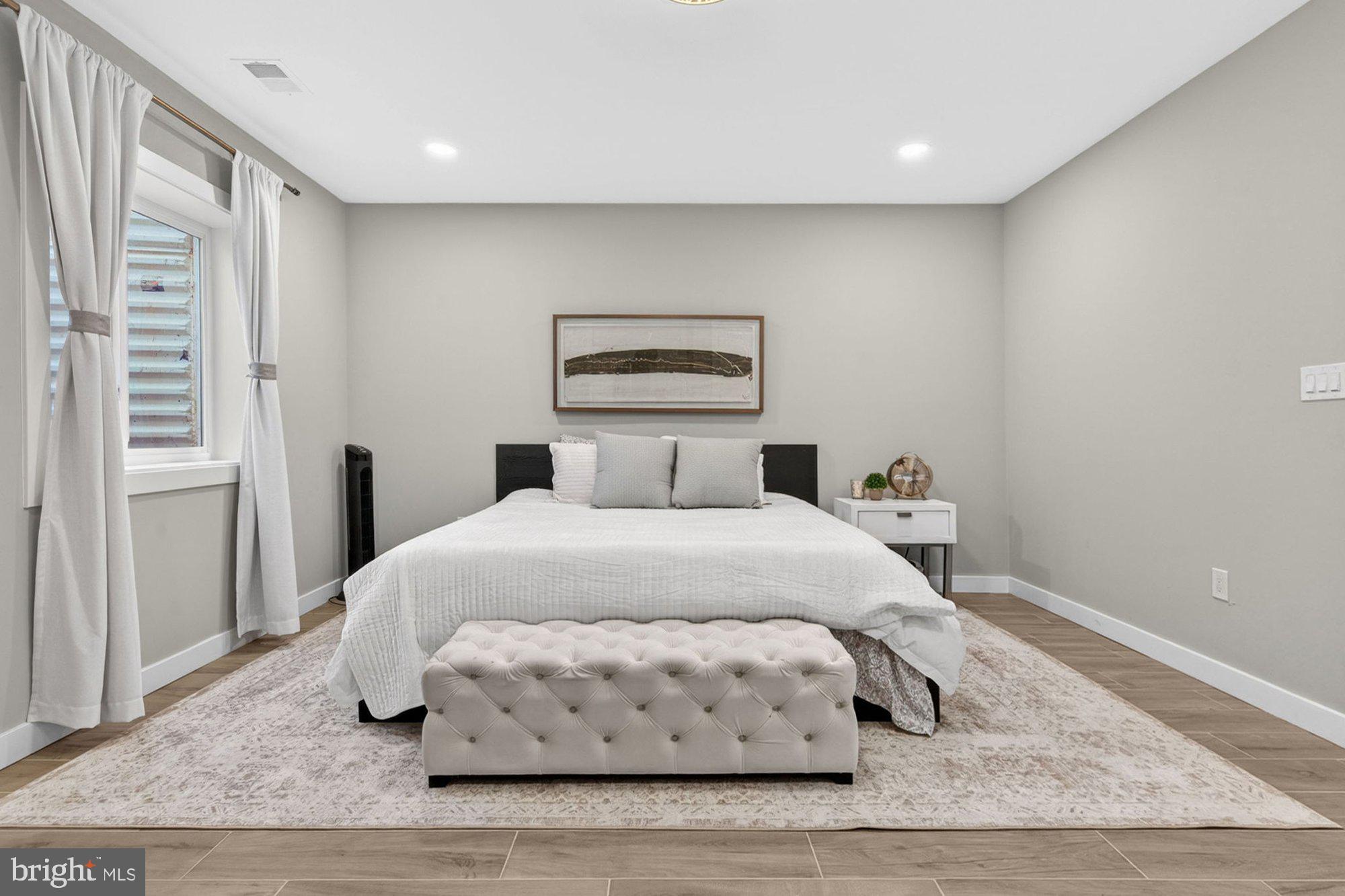 VIENNA WOODS - Residential