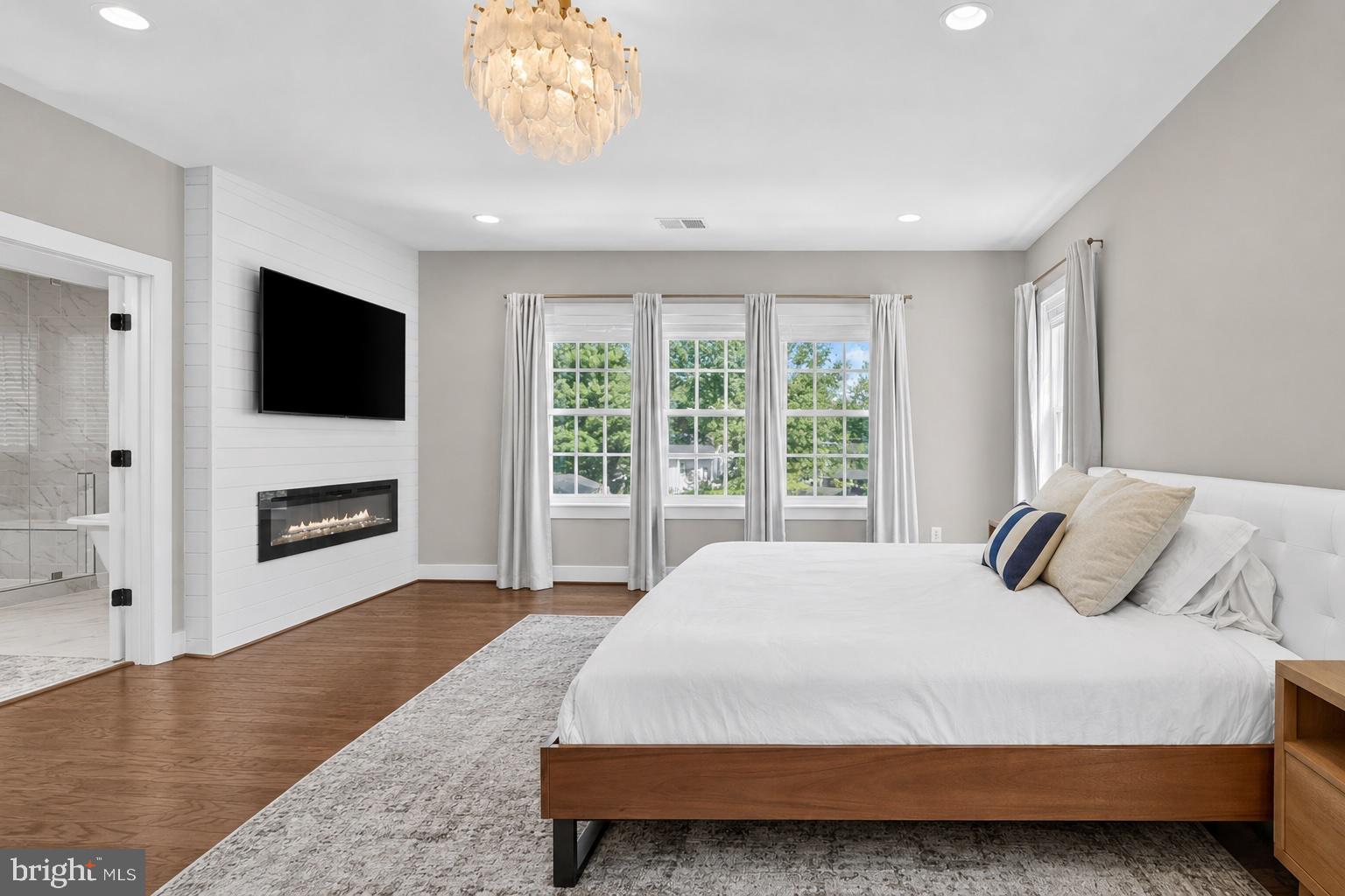 VIENNA WOODS - Residential