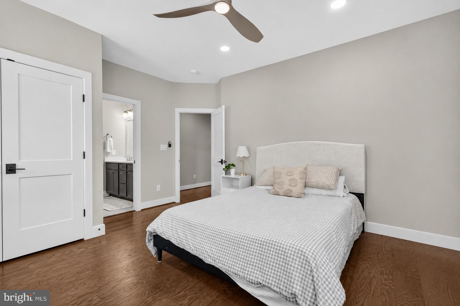 VIENNA WOODS - Residential