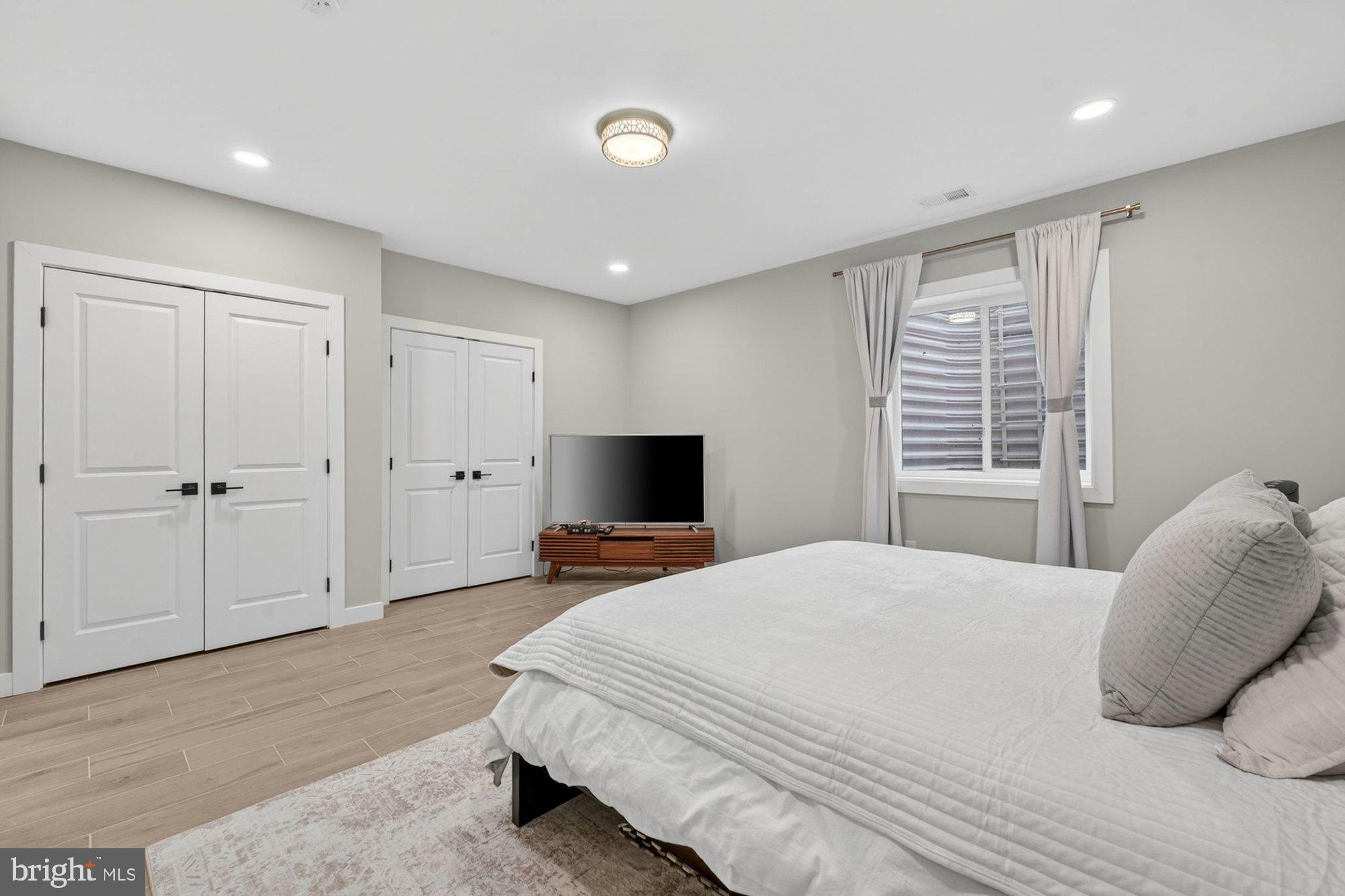 VIENNA WOODS - Residential