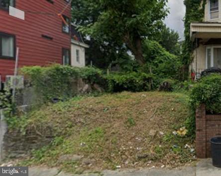 GERMANTOWN - Land