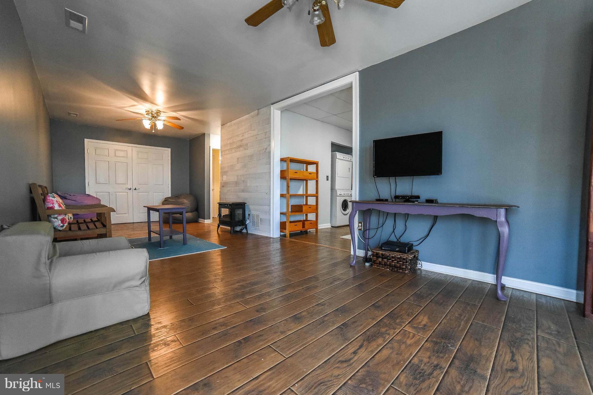 HUNTING QUARTERS - Residential