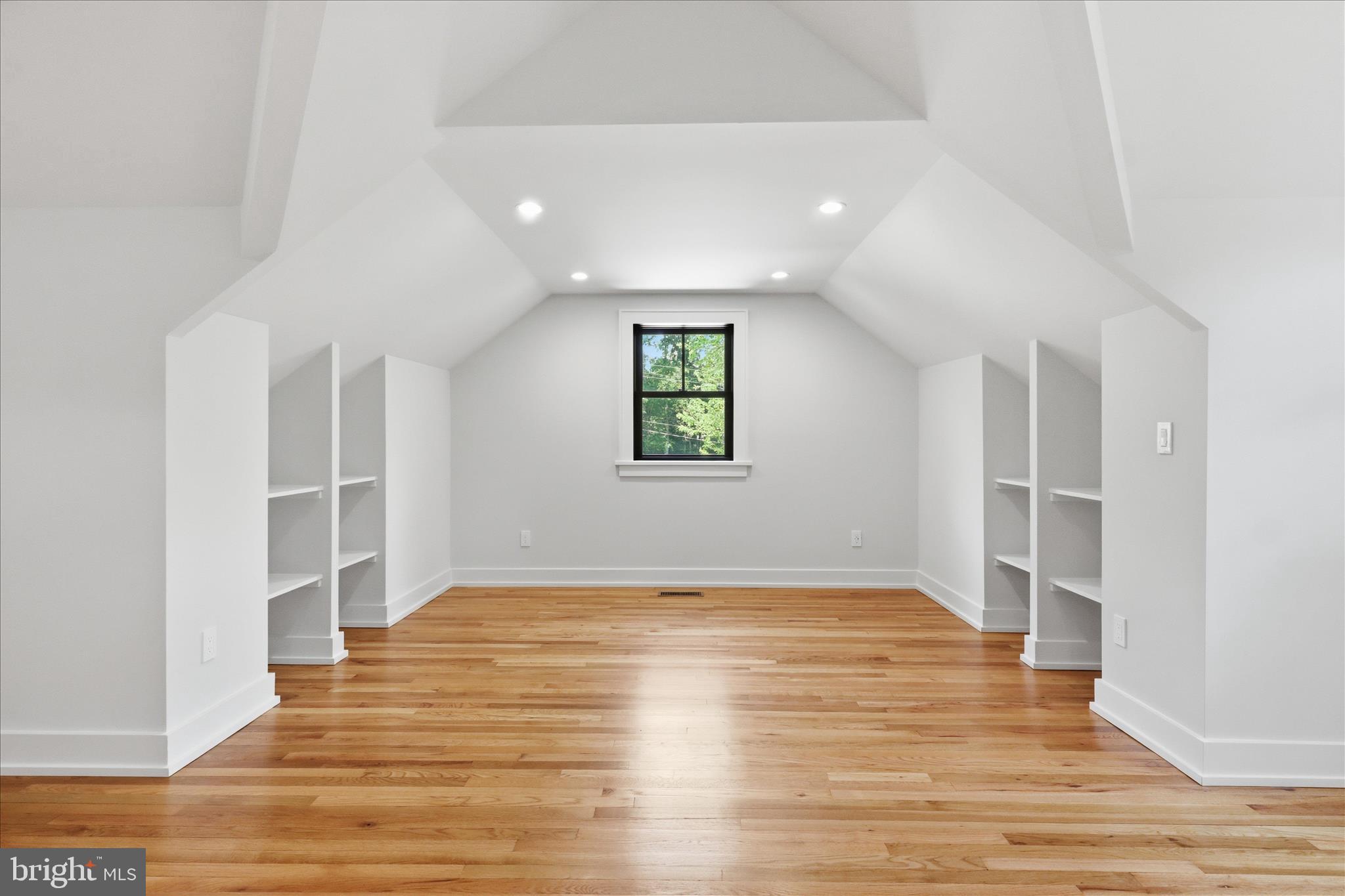 CHESTERBROOK WOODS - Residential