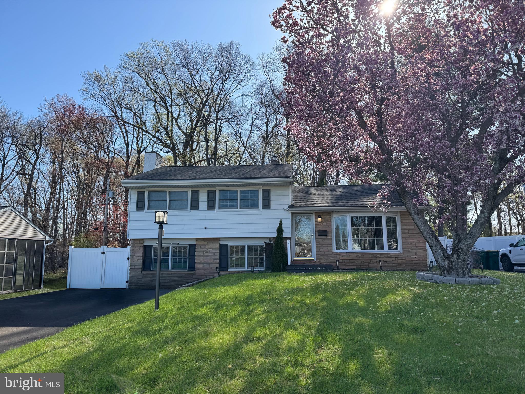 PENNSBURY HGTS - Residential