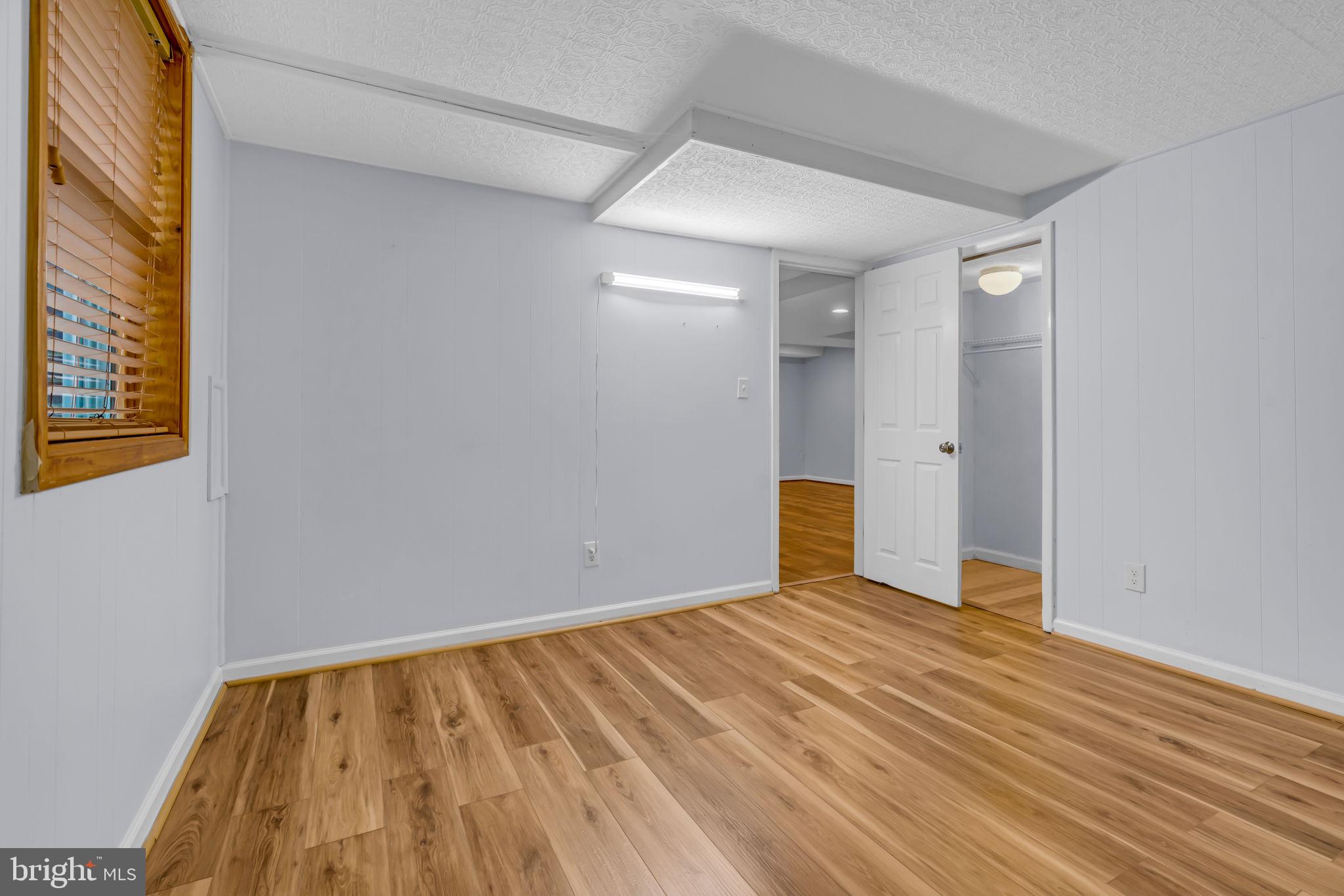 VIENNA WOODS - Residential Lease