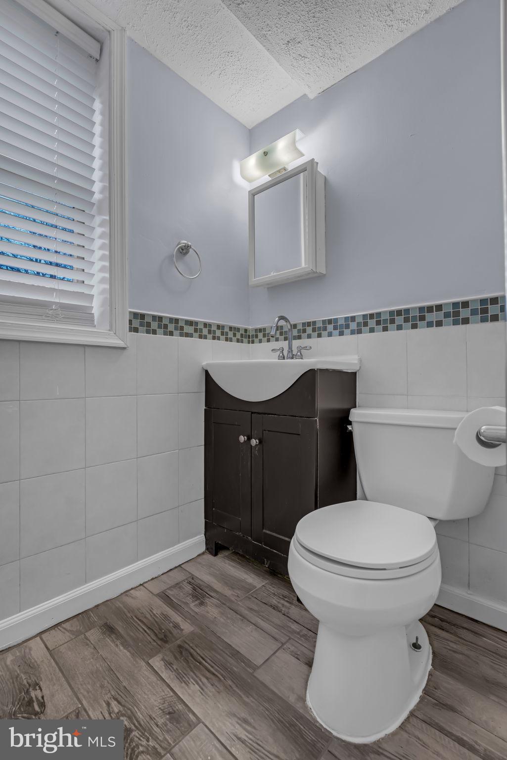 VIENNA WOODS - Residential Lease