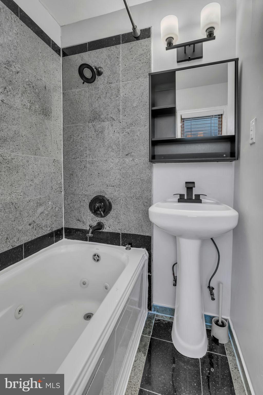 VIENNA WOODS - Residential Lease
