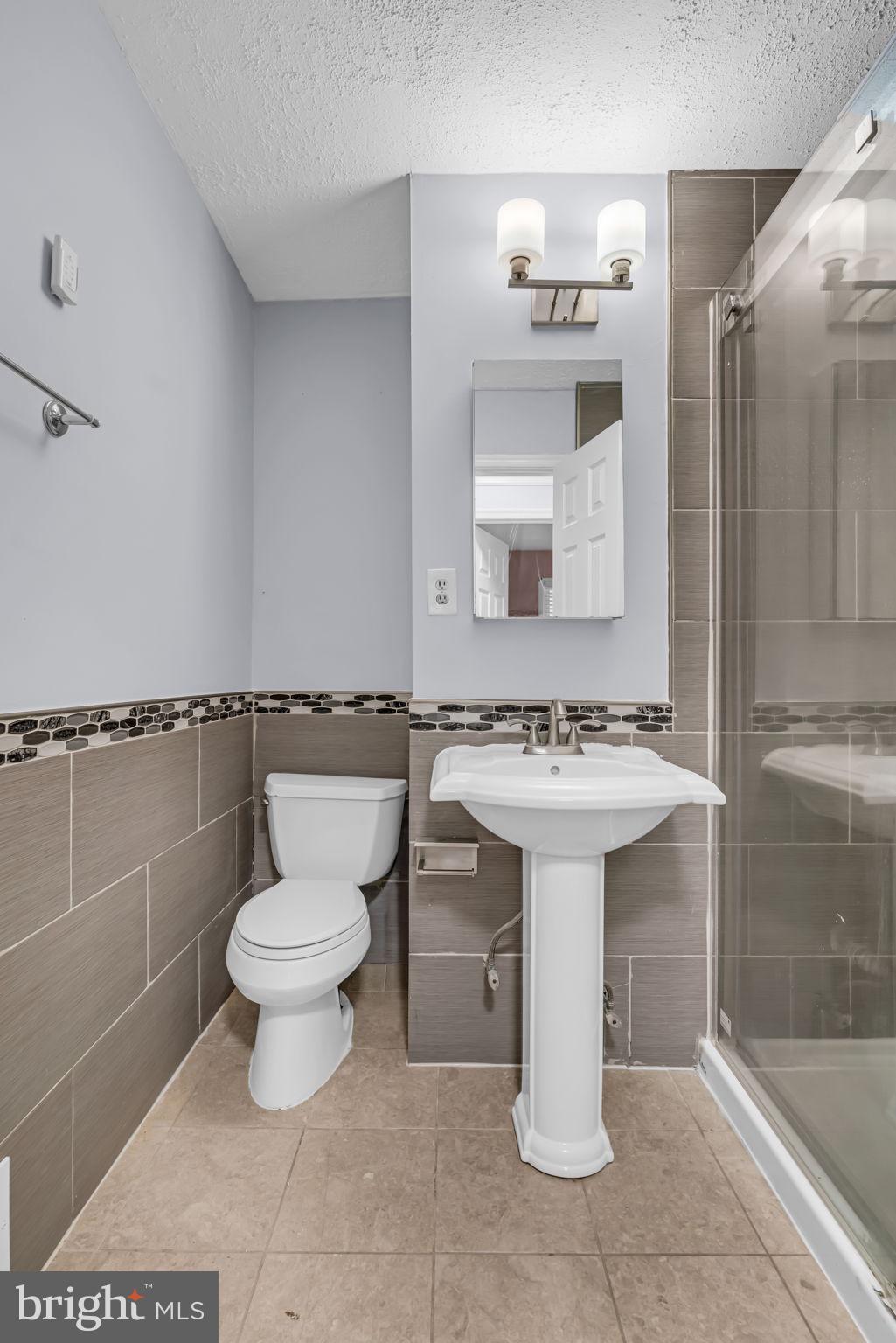 VIENNA WOODS - Residential Lease