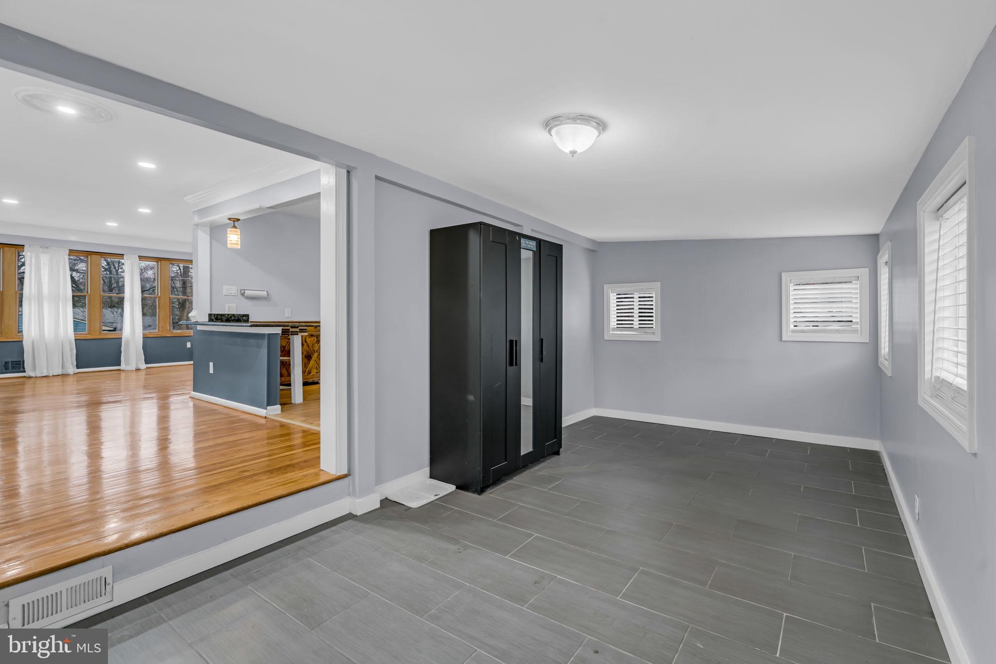 VIENNA WOODS - Residential Lease