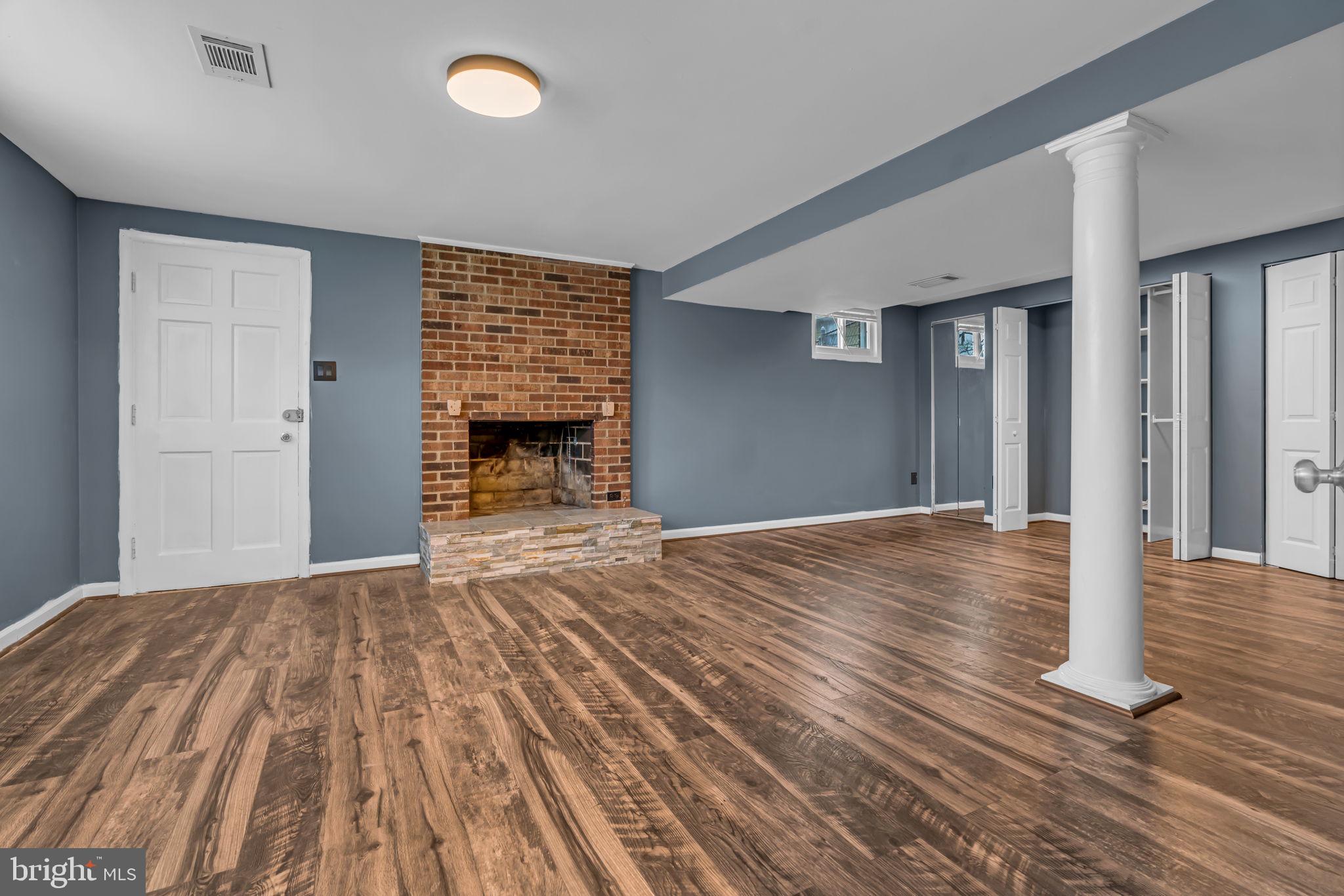 VIENNA WOODS - Residential Lease
