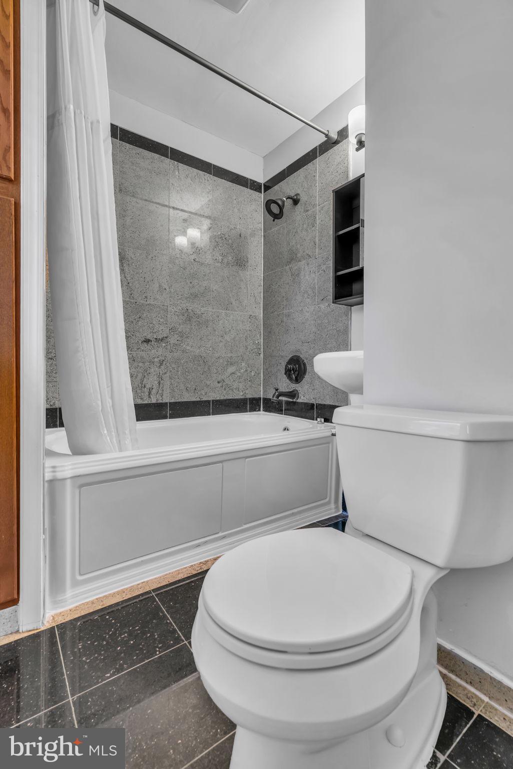 VIENNA WOODS - Residential Lease