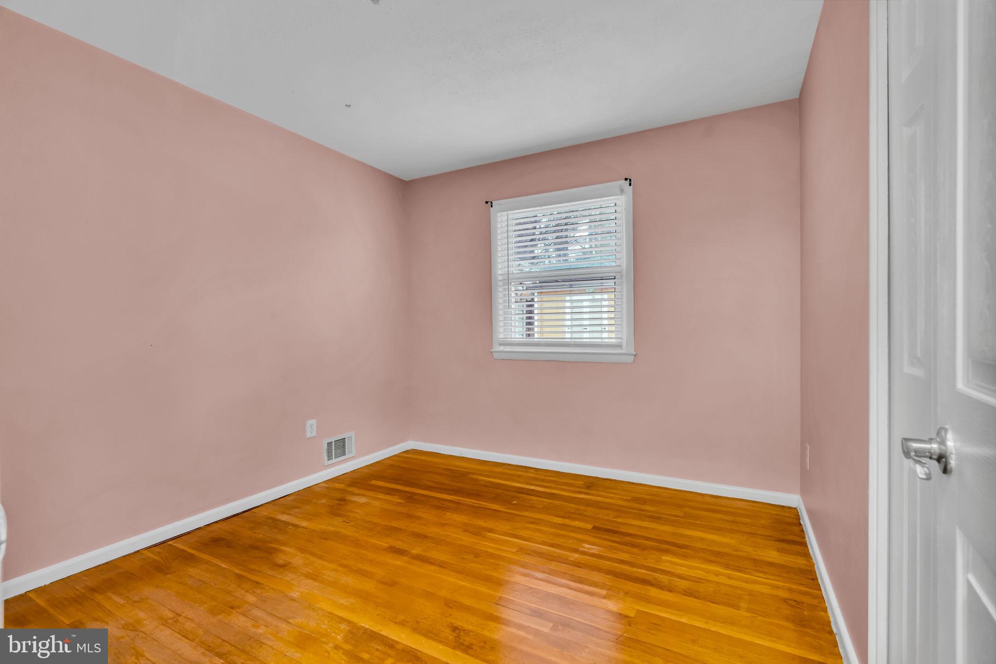 VIENNA WOODS - Residential Lease
