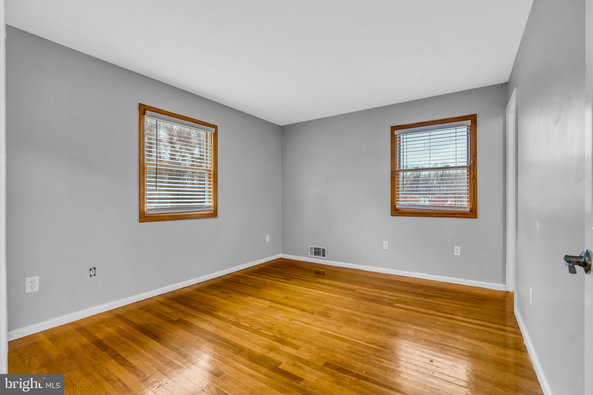 VIENNA WOODS - Residential Lease