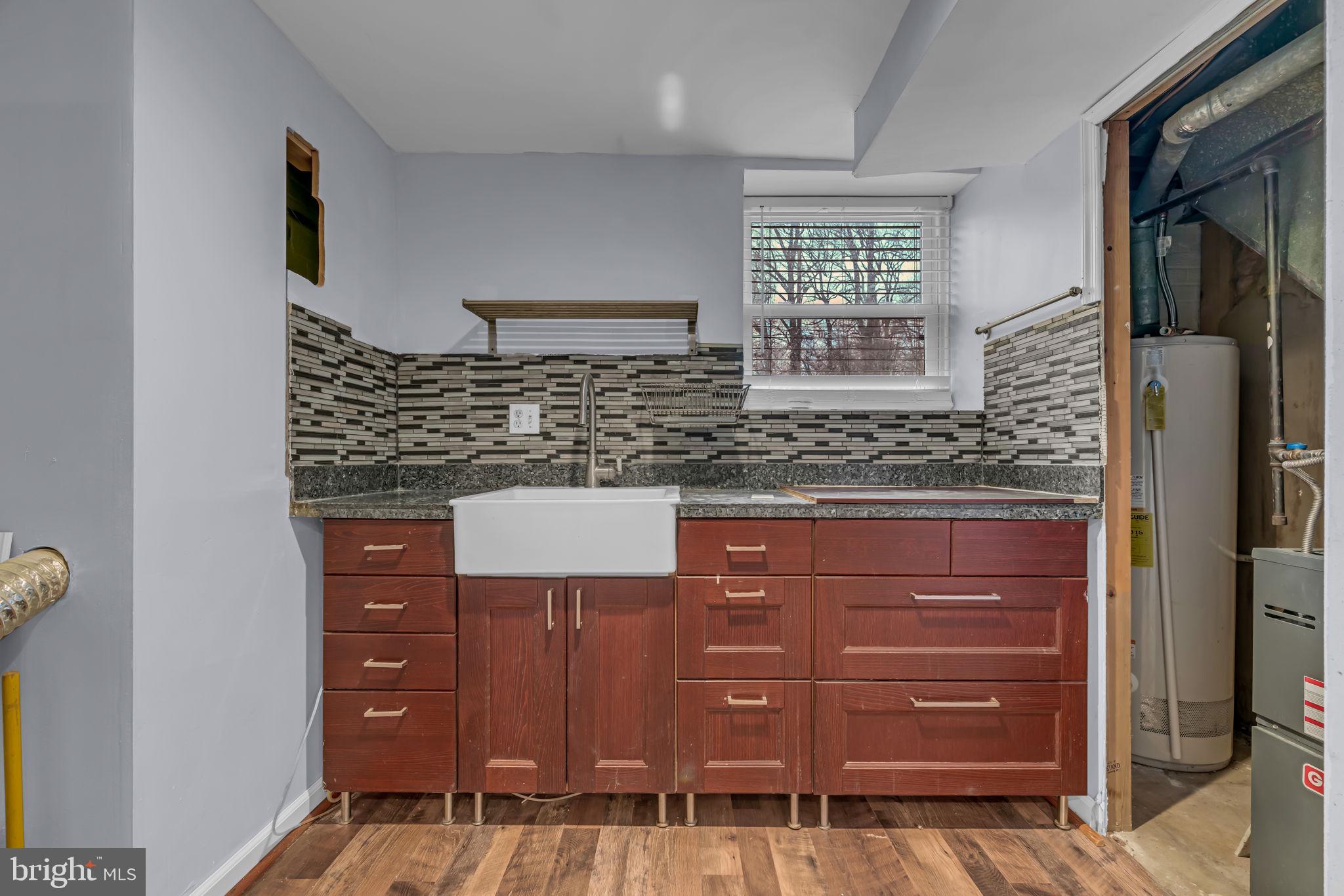 VIENNA WOODS - Residential Lease