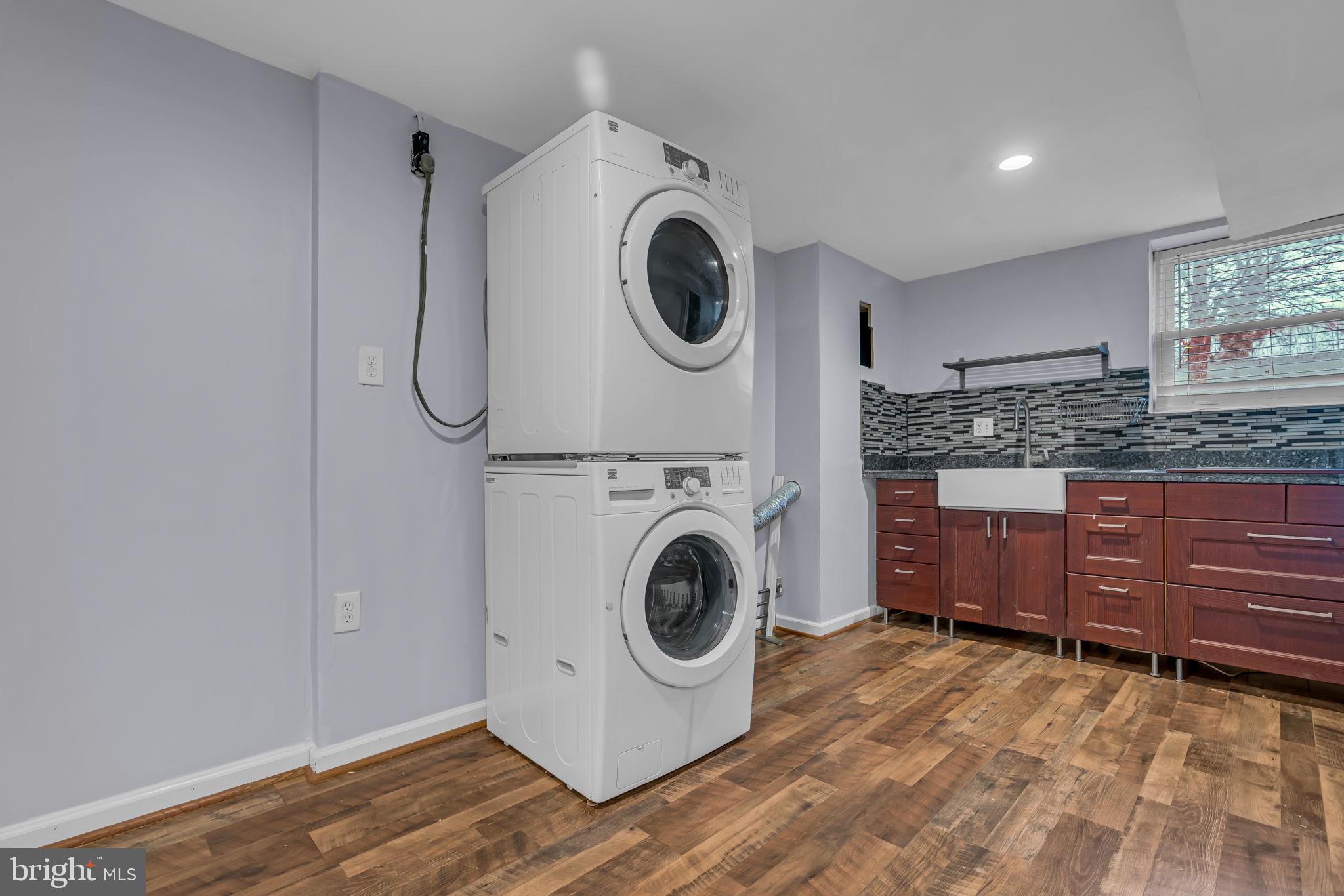 VIENNA WOODS - Residential Lease