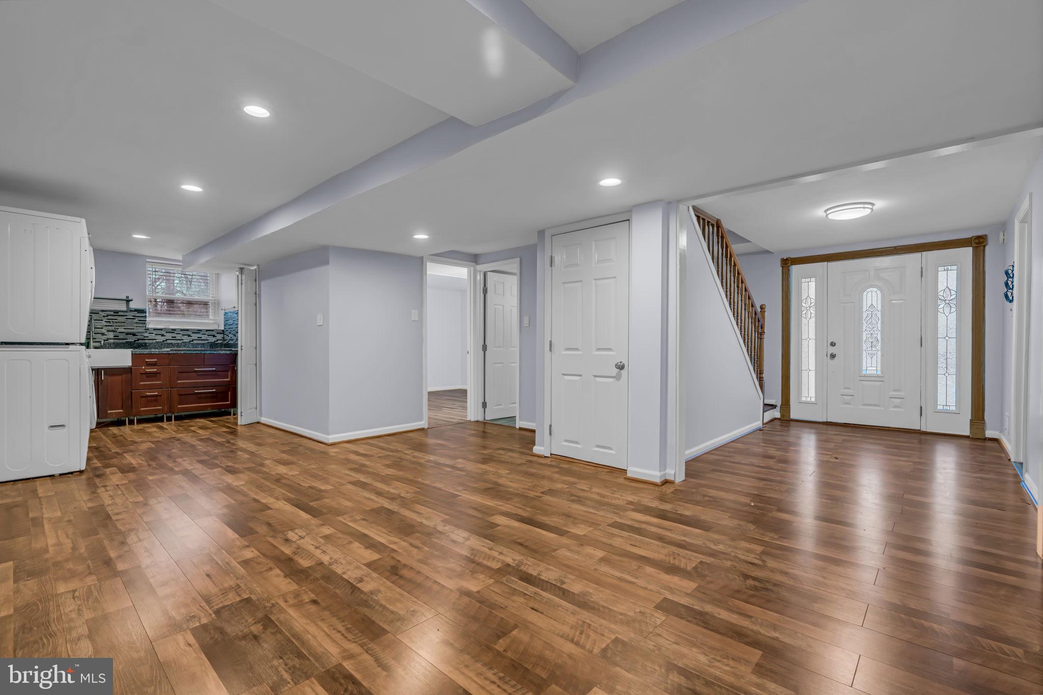 VIENNA WOODS - Residential Lease