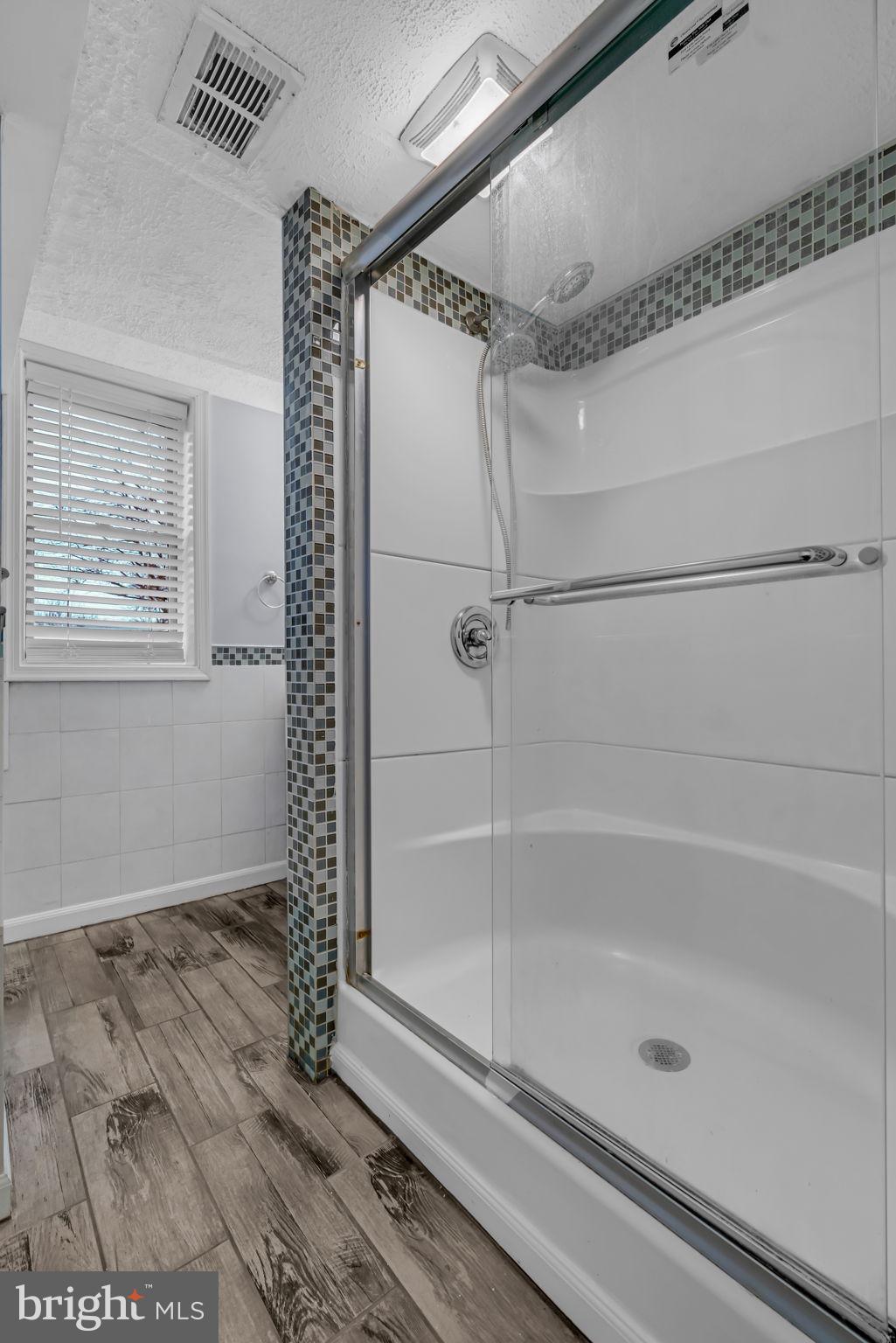 VIENNA WOODS - Residential Lease