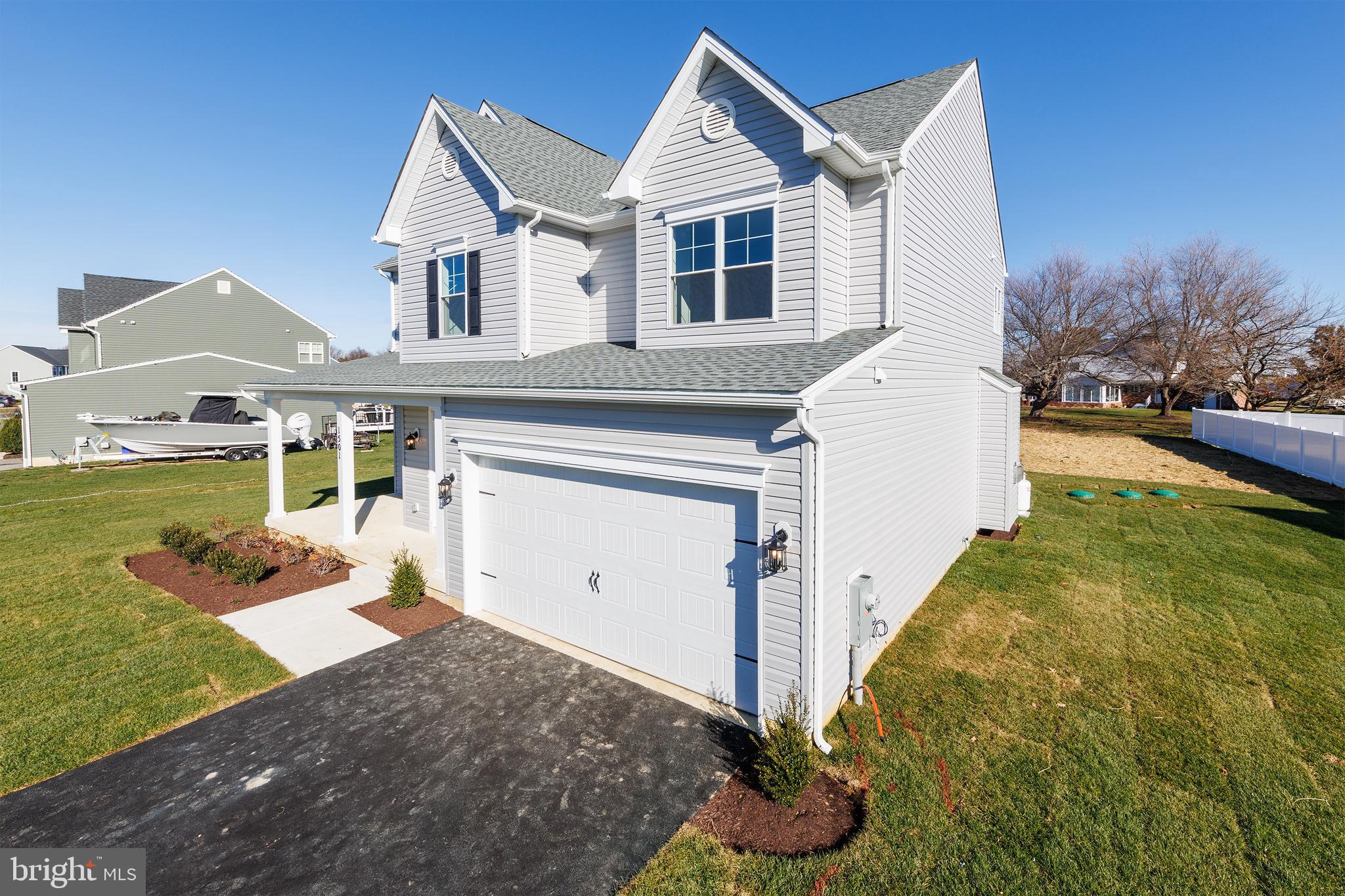 QUEEN ANNE COLONY - Residential