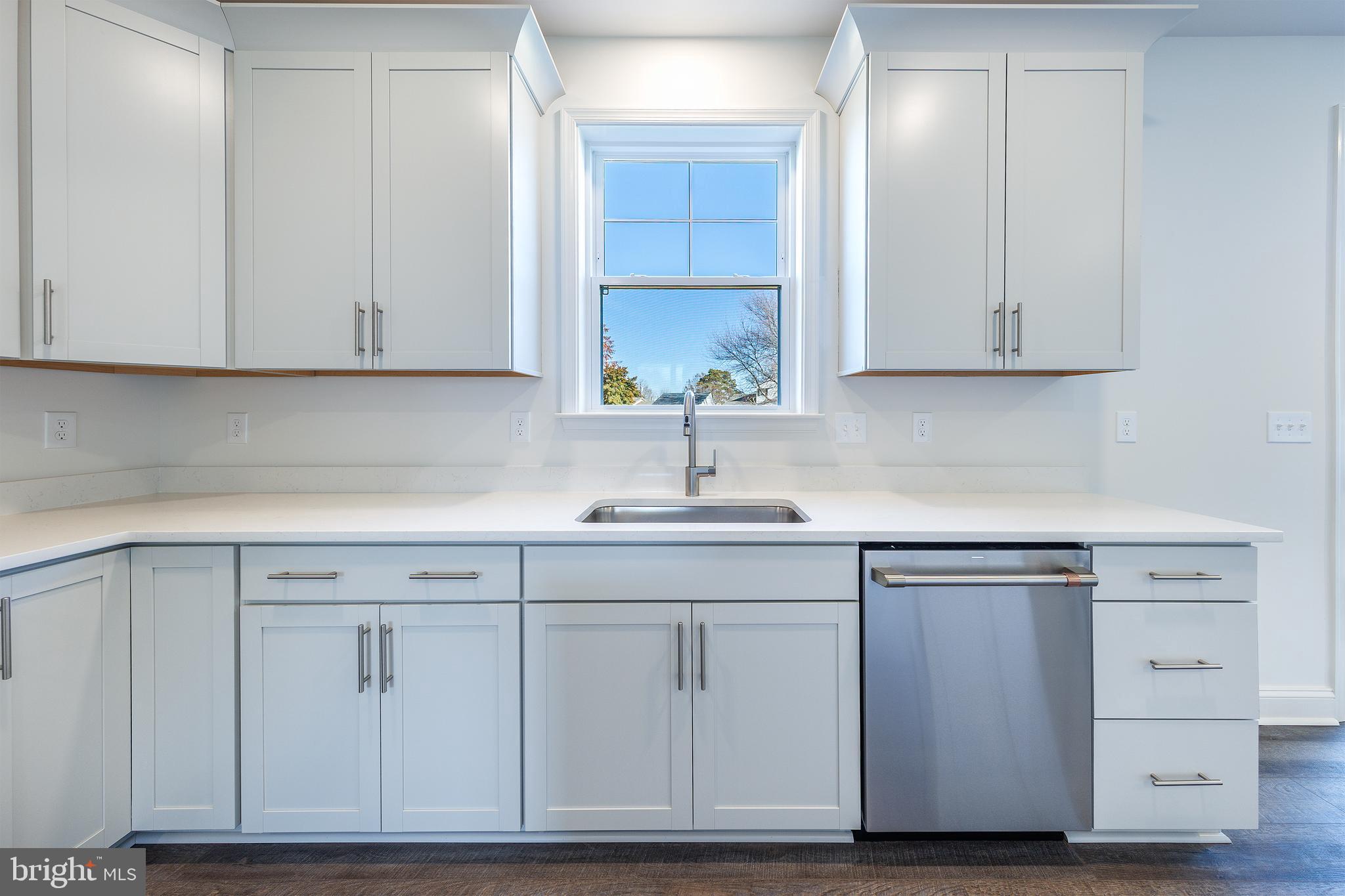 QUEEN ANNE COLONY - Residential