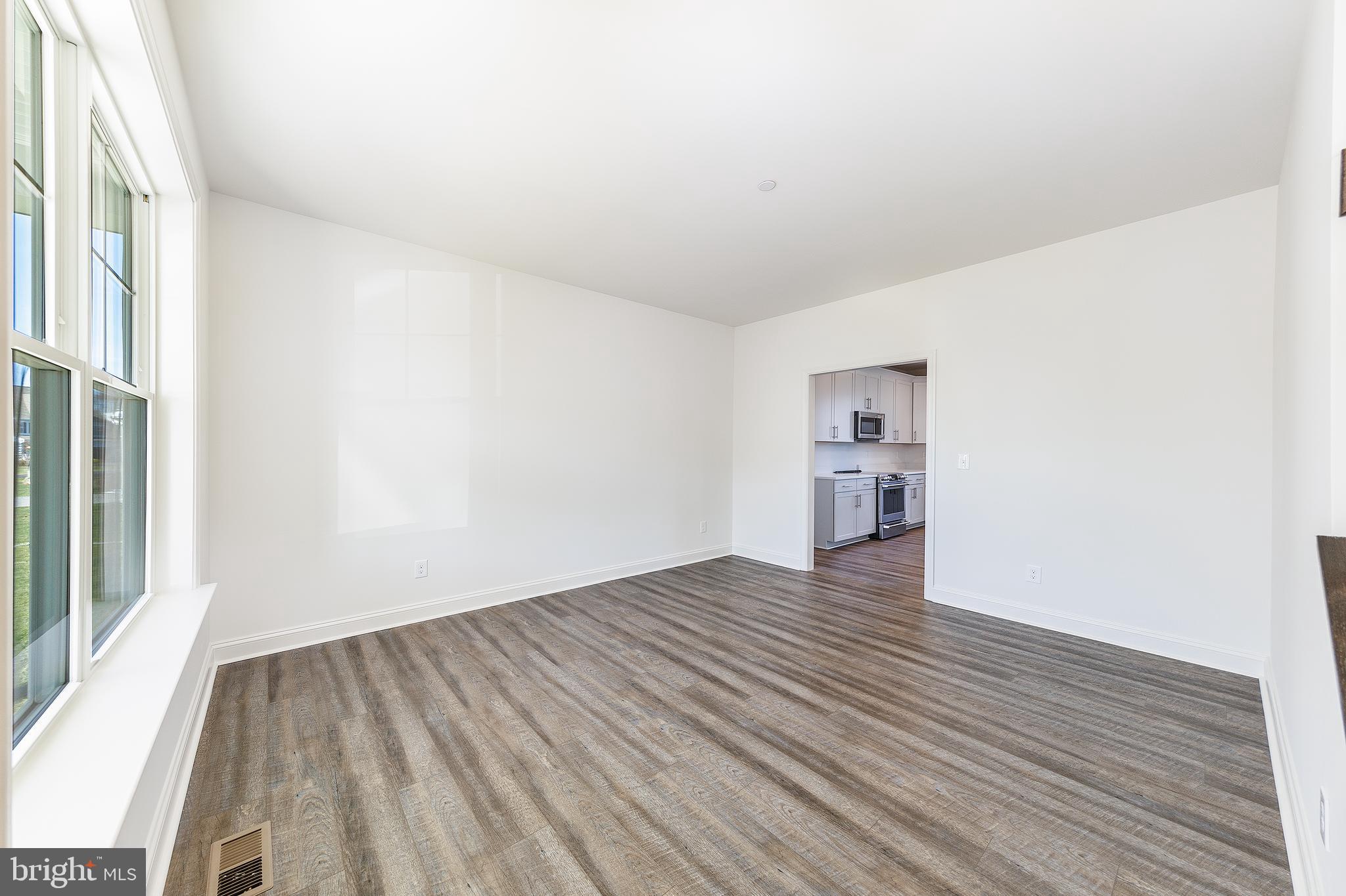 QUEEN ANNE COLONY - Residential