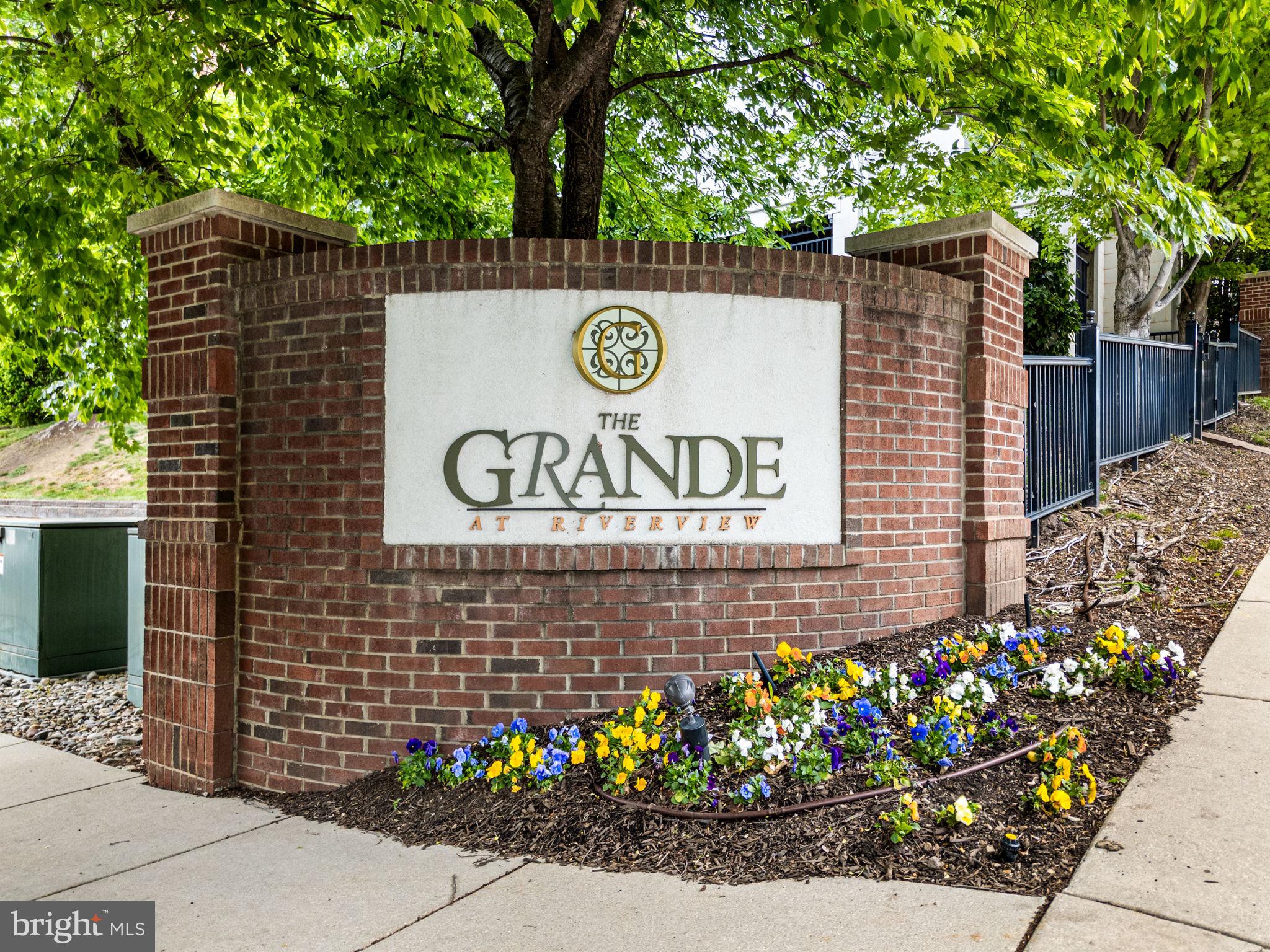 THE GRANDE AT RIVERVIEW - Residential
