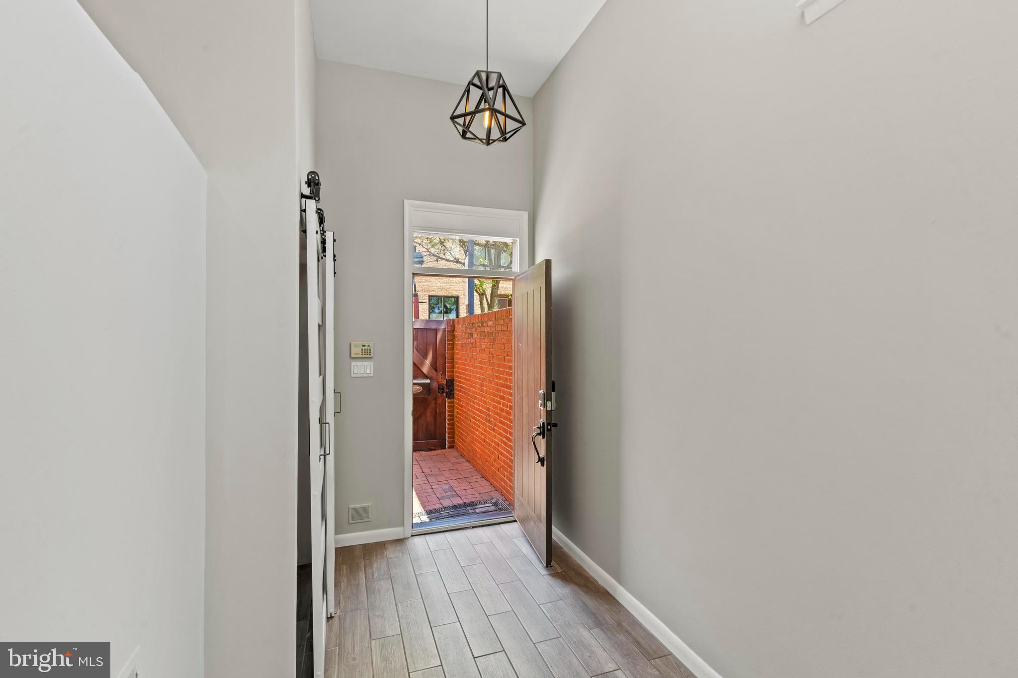 SOCIETY HILL - Residential
