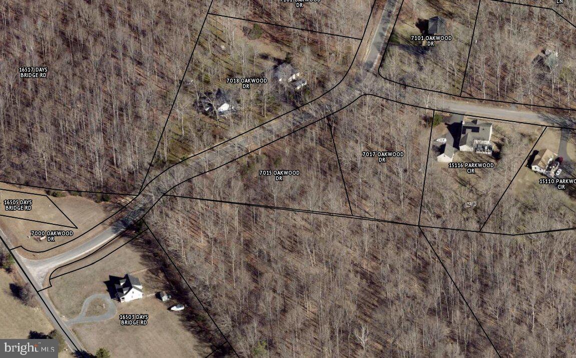 BEAUTIFUL WOODED LOT IN LAKE ANNA COMMUNITY PROVIDING ACCESS THROUGH COMMON AREA.  Short walk to Lake.  The highly desirable waterfront community providing park like common area offers boat slips on a first come first serve basis, a boat ramp and a picnic area. Ideal location to build your forever waterfront community home or weekend lake retreat and enjoy all that beautiful Lake Anna has to offer. Adjacent lot also available.