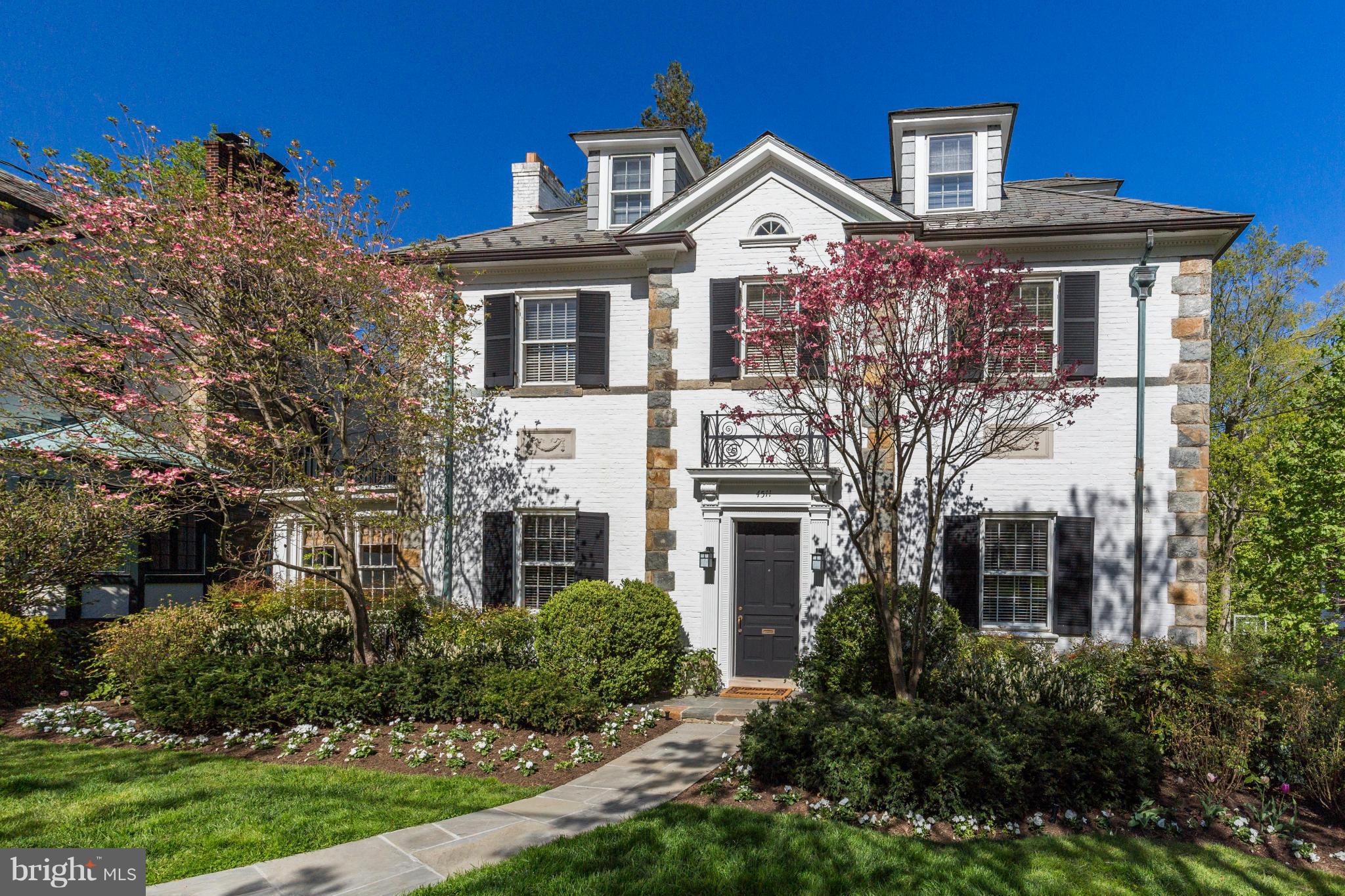JUST LISTED! Stunning Georgian with with soaring 10'+ ceilings, oversized windows, & dramatic parkland views. Grand public rooms, 5BR/4.5BA including expansive master suite, & spacious, sunlit Lower Level. Beautifully landscaped front and rear gardens, private backyard with charming finished playhouse. Beautiful location surrounded by lush greenery, walk to nature trails as well as metro/shops.