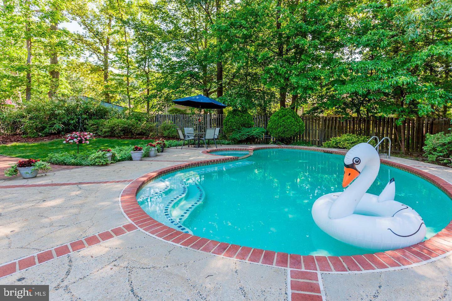 BONNIE BRAE - Residential Lease