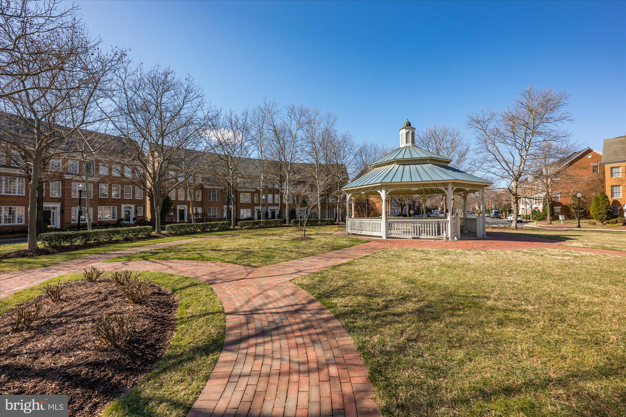 CAMERON STATION - Residential