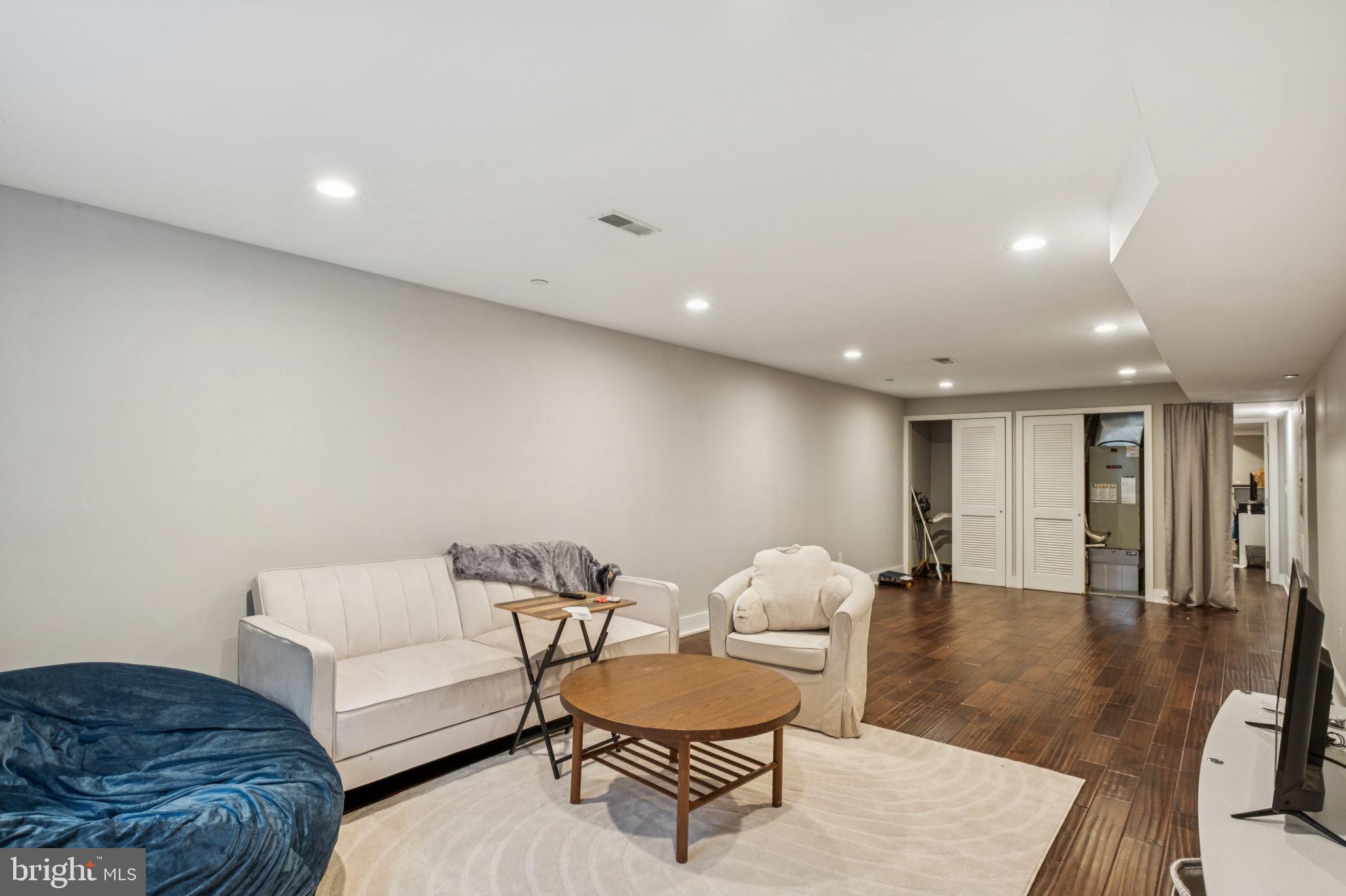 ART MUSEUM AREA - Commercial Sale