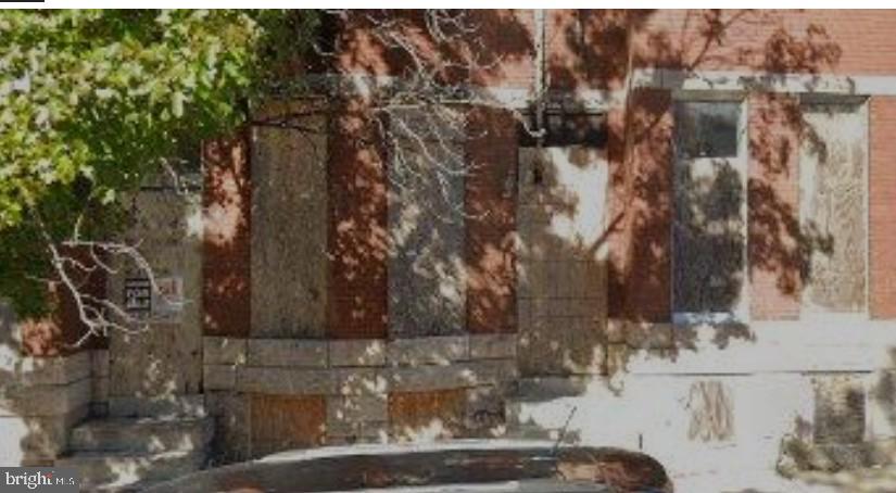 Price Improvement----Attention flippers! This fixer-upper is your chance to capitalize on a fantastic investment opportunity while building equity. With the location and solid bones, this property is a perfect renovation project. This is a 3 bedroom 1 and ½ bath house with an unfinished basement and exposed brick wall in the living room. Please take a look you won't be disappointed. PROPERTY BEING SOLD AS IS.

Please schedule with the showing time