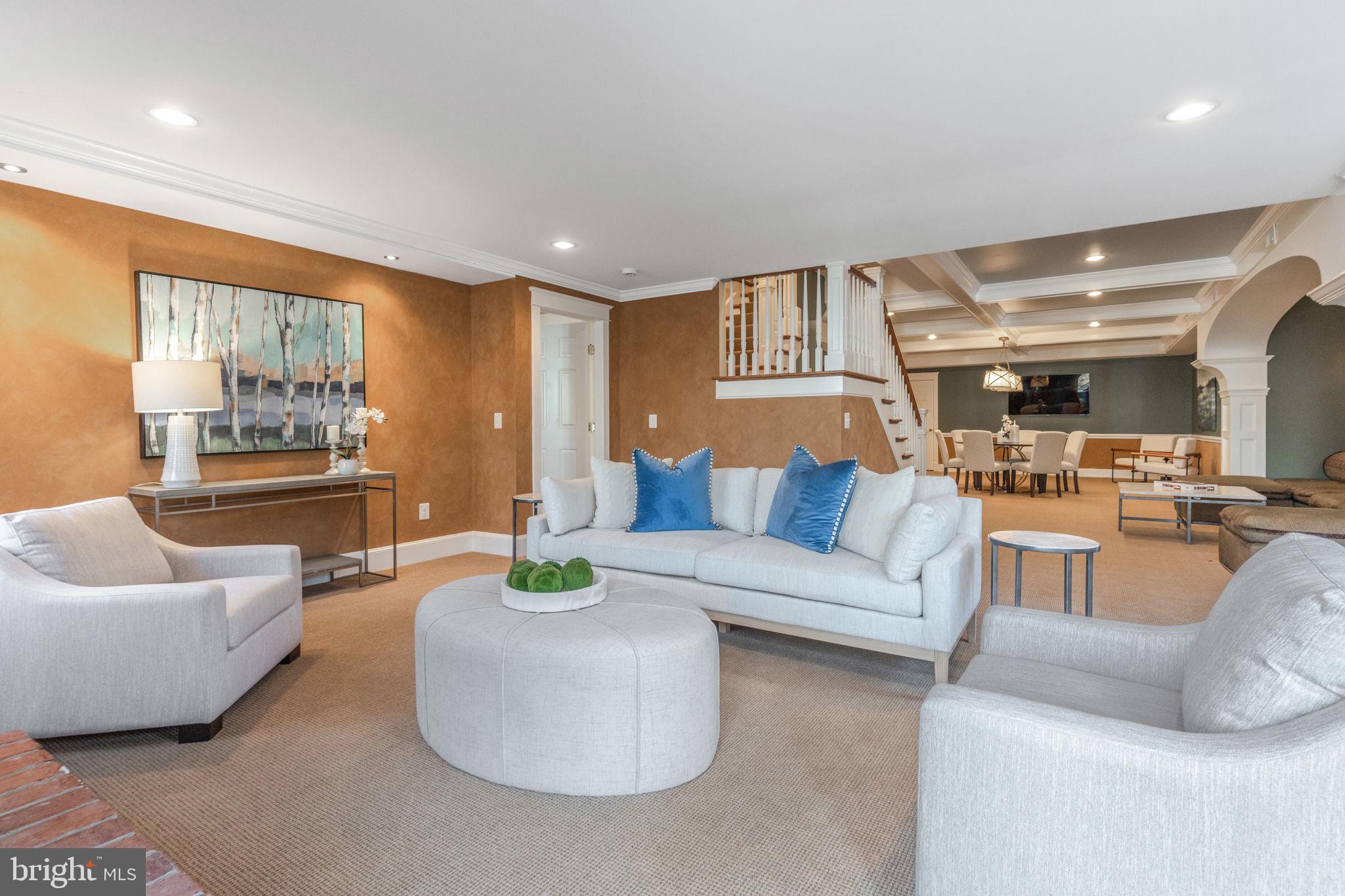 RIVER OAKS FARM - Residential