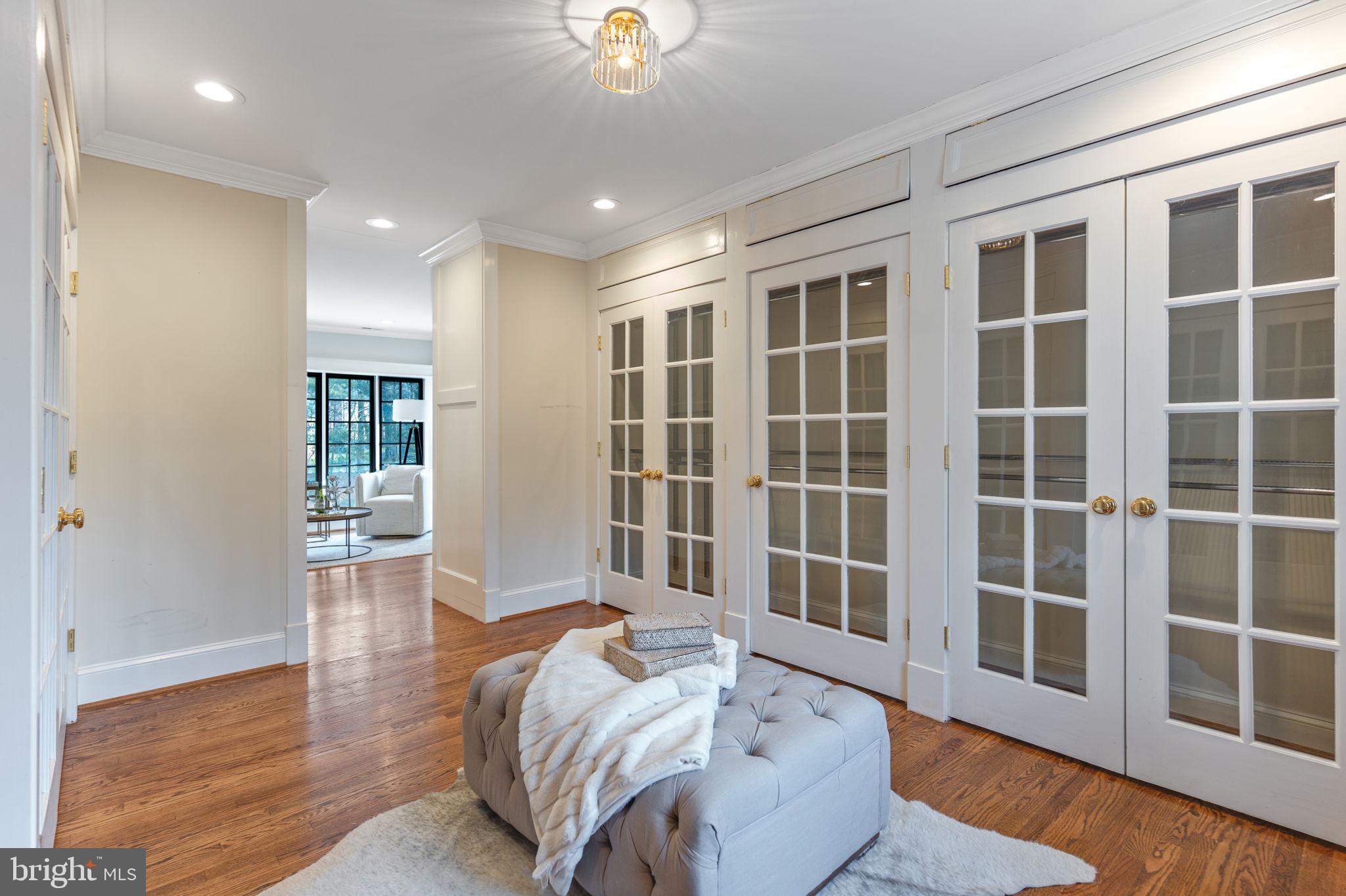 RIVER OAKS FARM - Residential