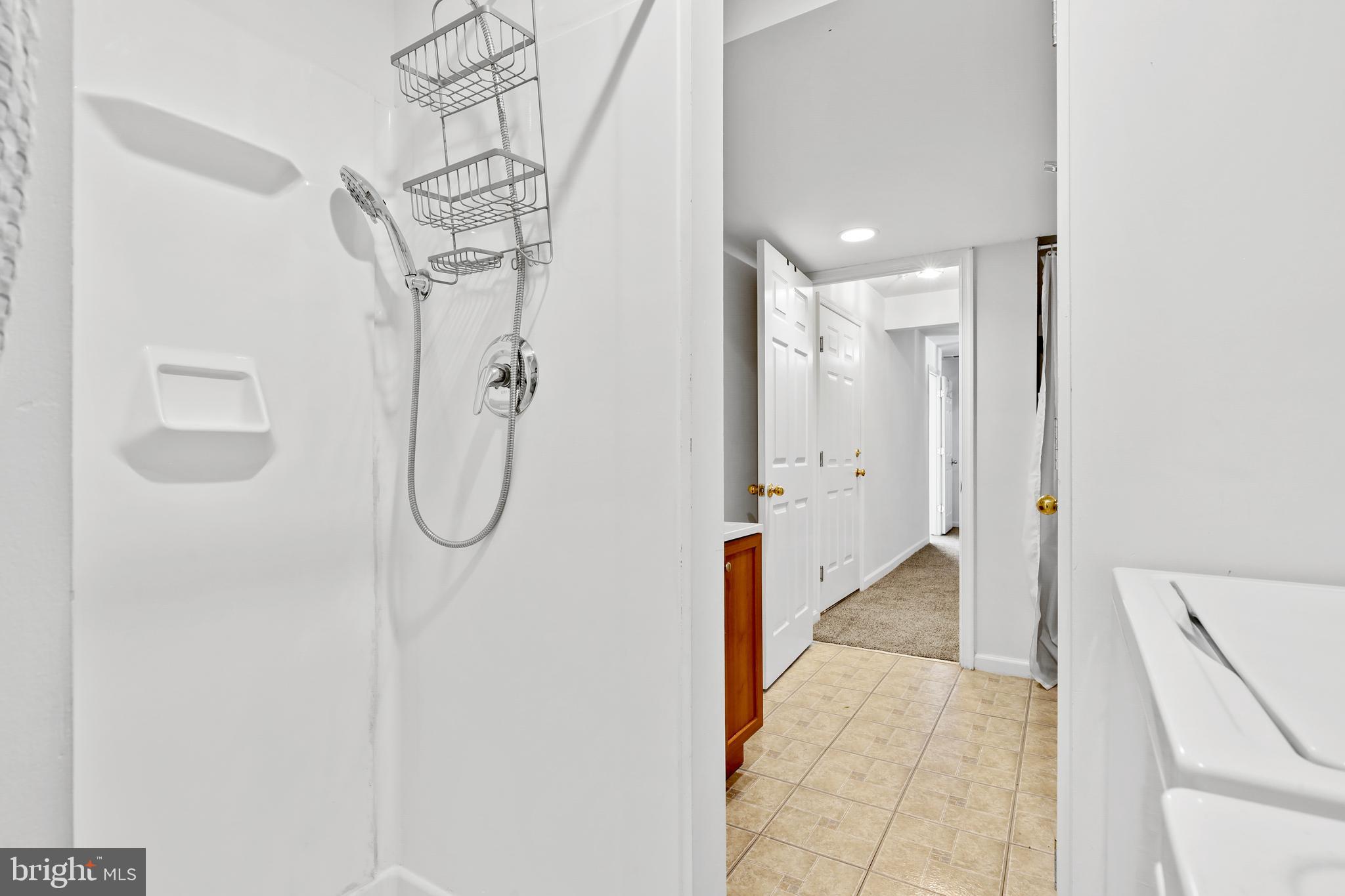 BELVEDERE SQUARE - Residential Income
