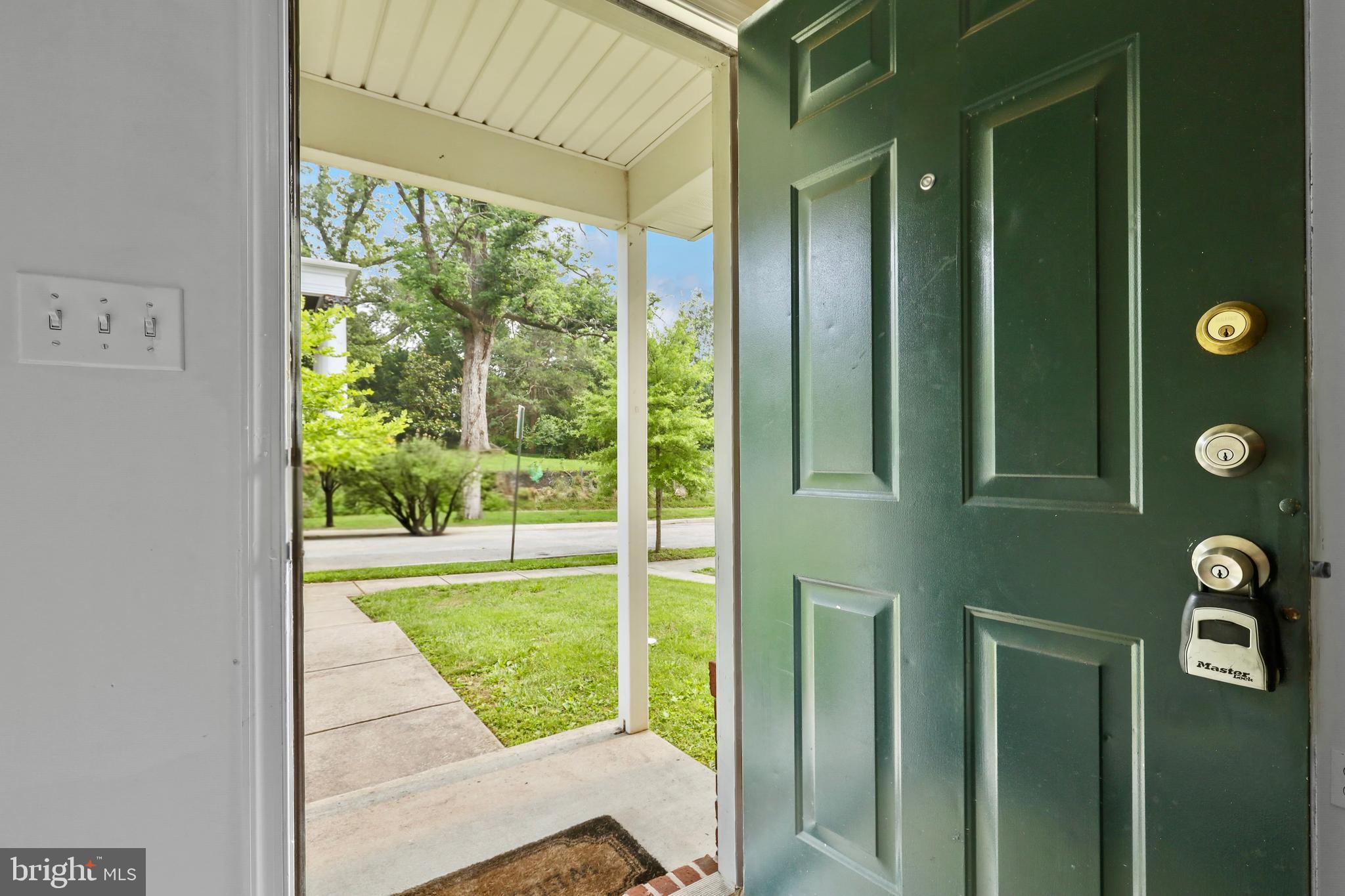 BELVEDERE SQUARE - Residential Income