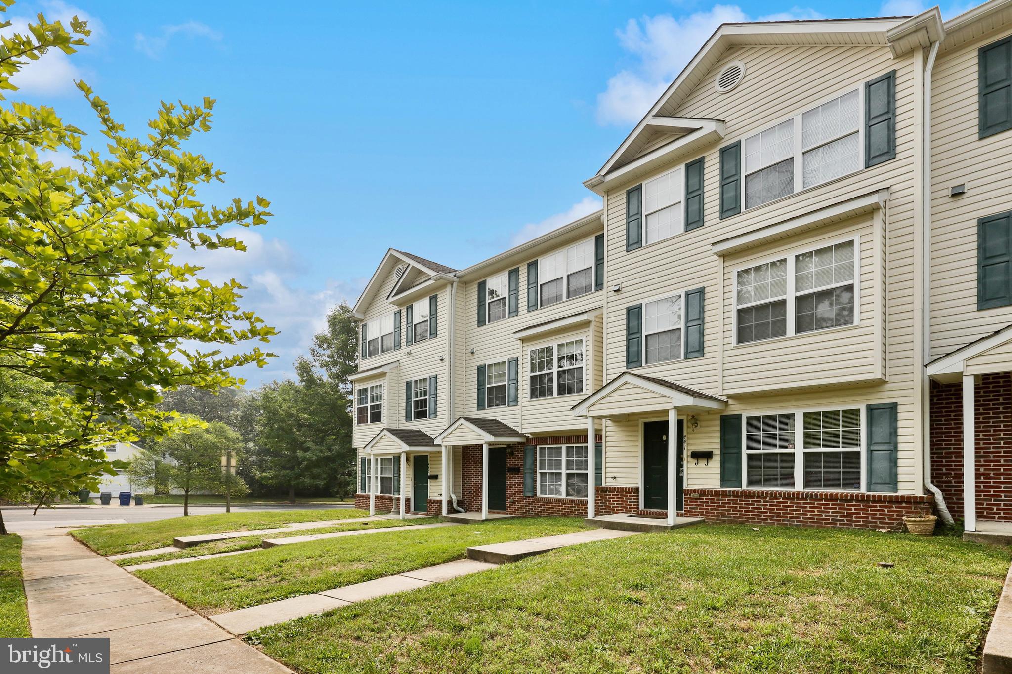 BELVEDERE SQUARE - Residential Income