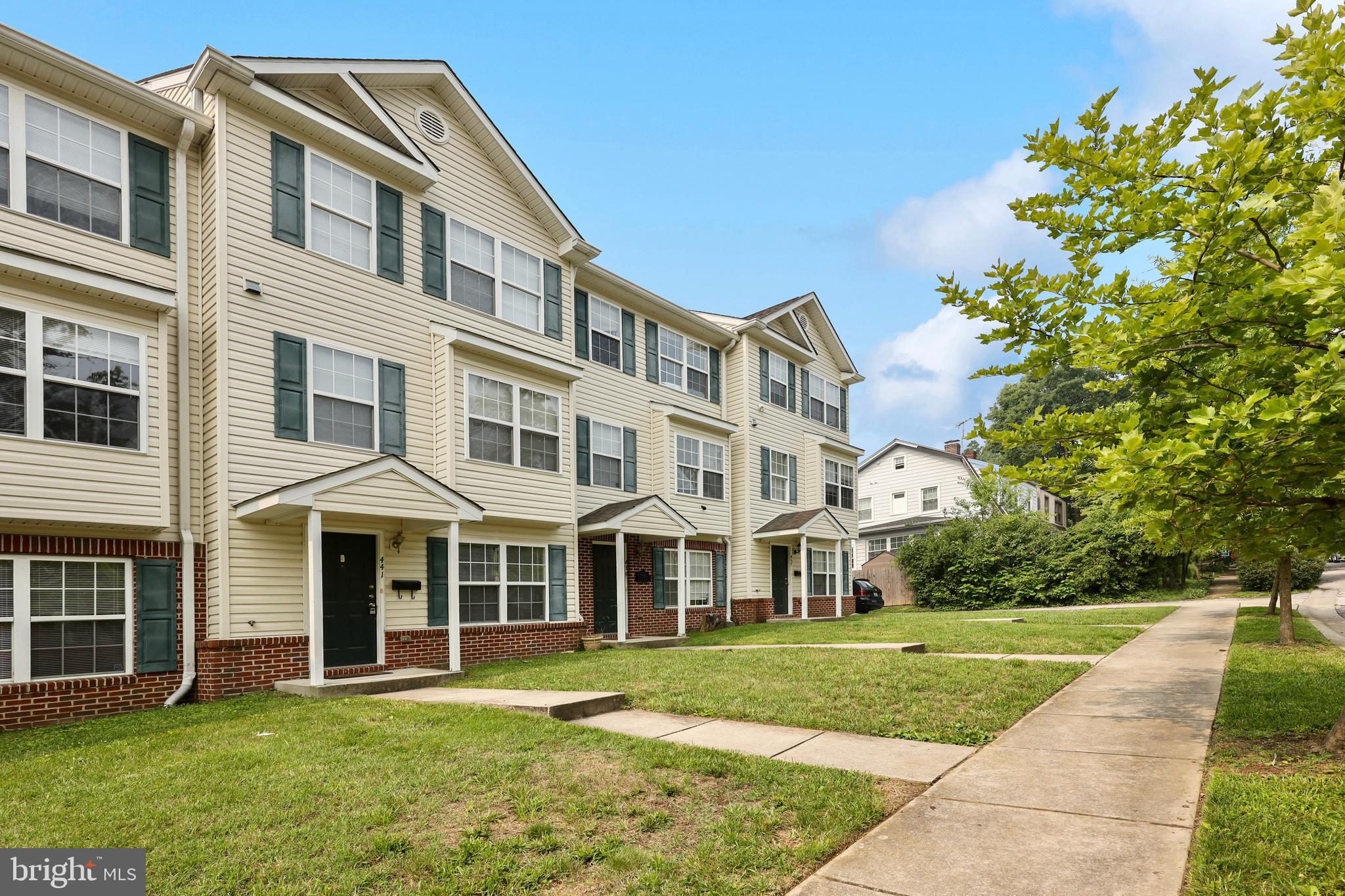 BELVEDERE SQUARE - Residential Income