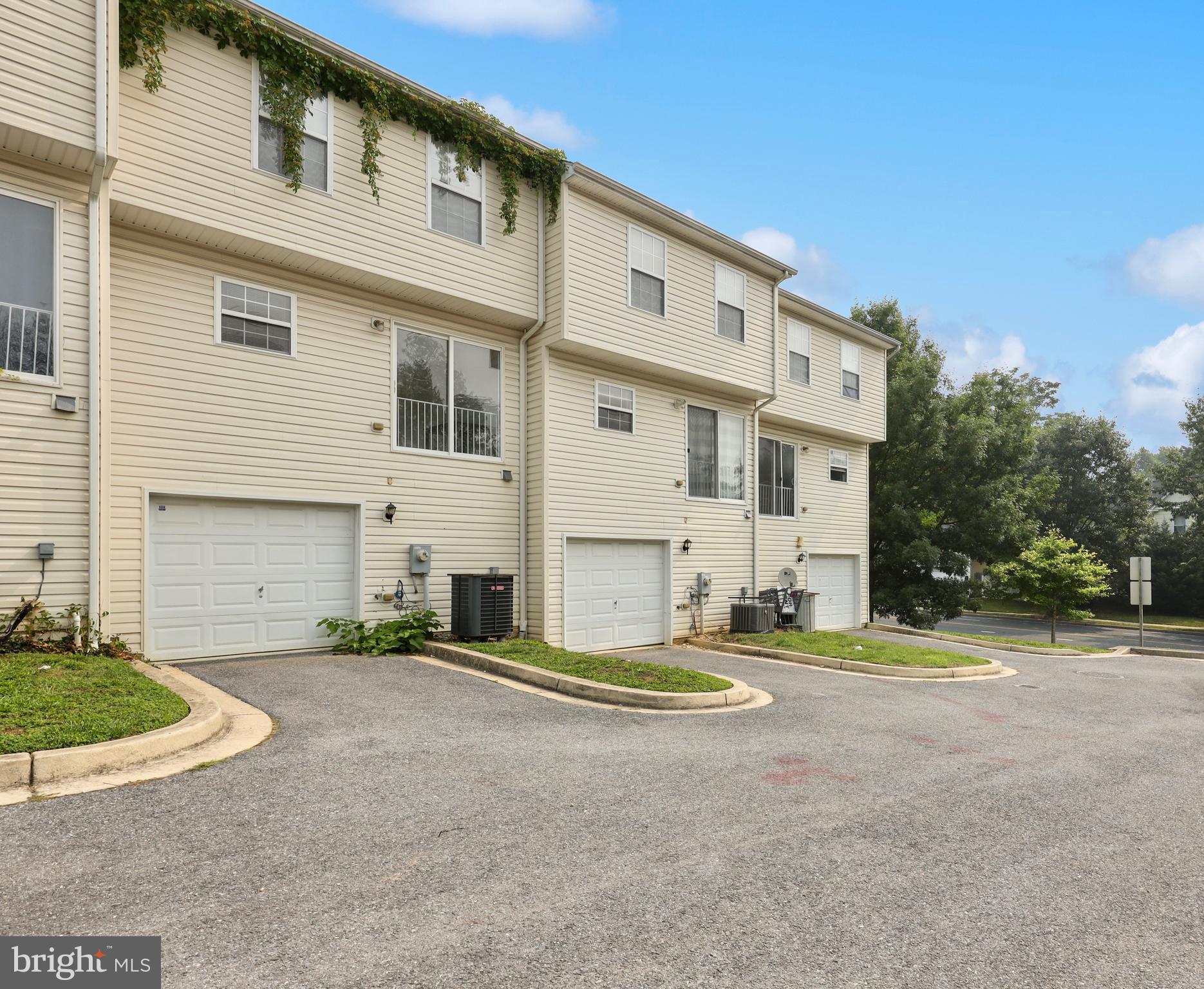 BELVEDERE SQUARE - Residential Income
