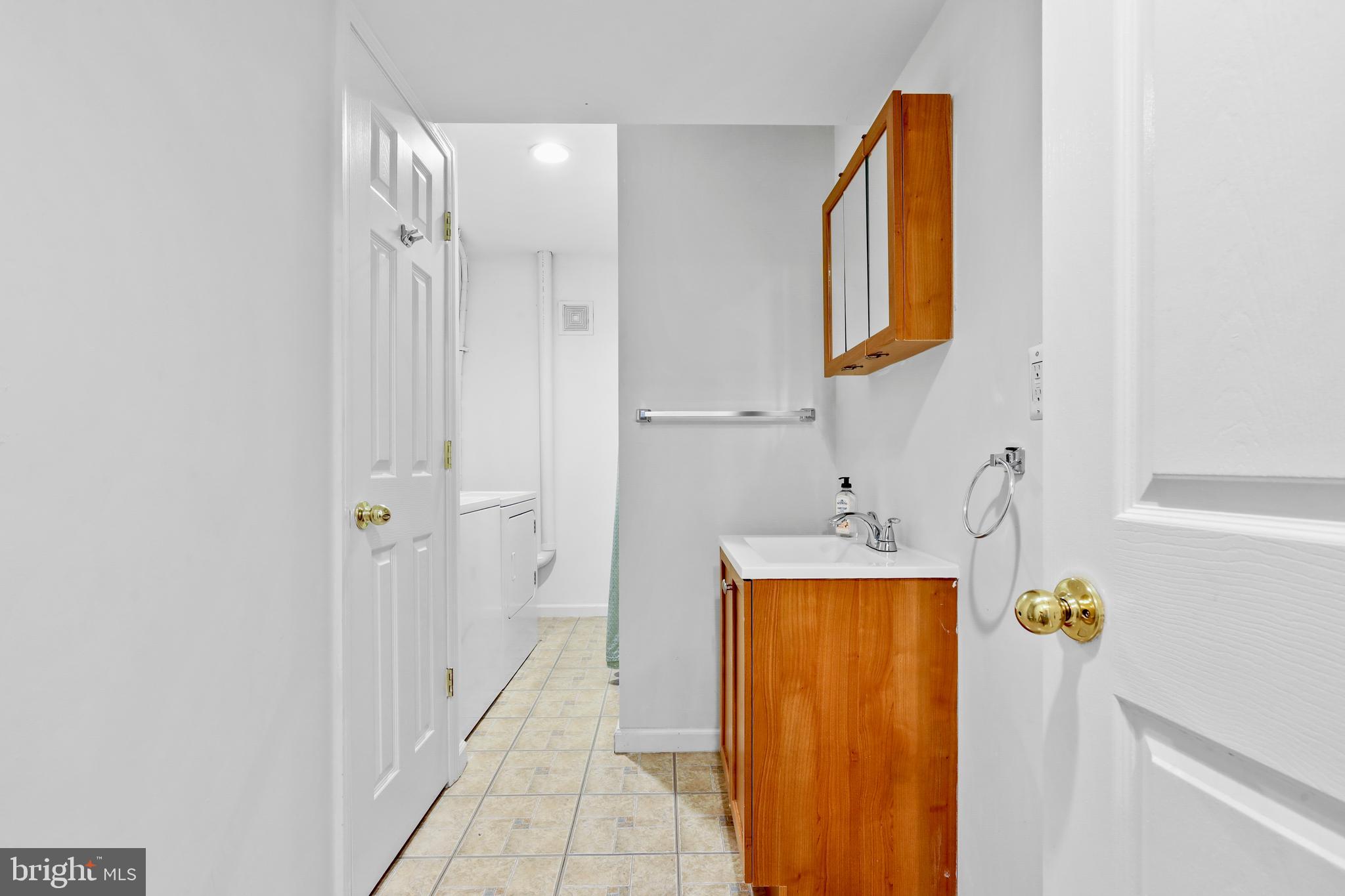 BELVEDERE SQUARE - Residential Income
