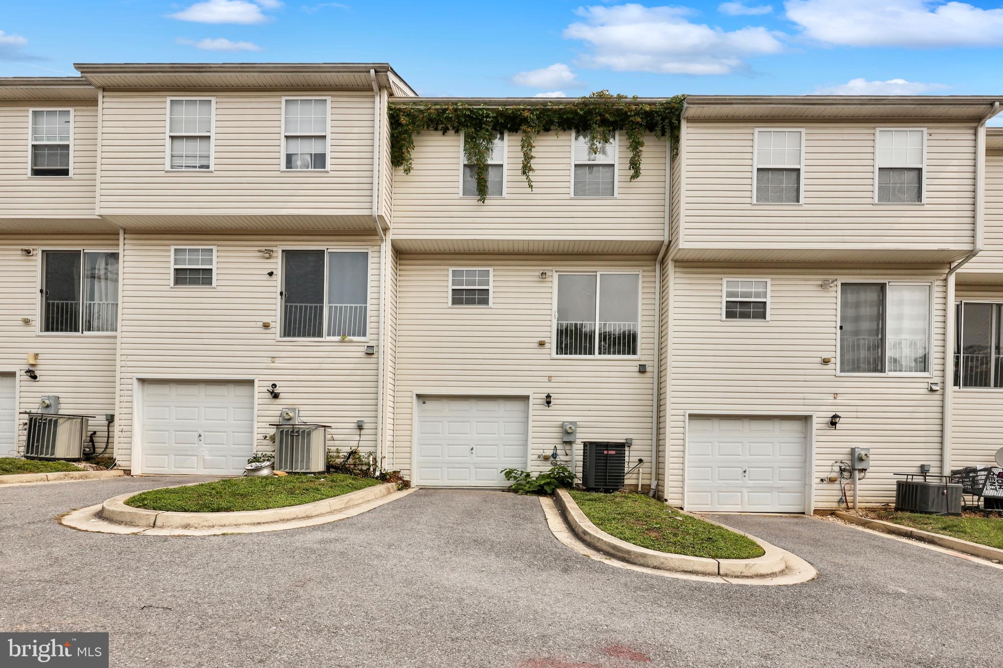 BELVEDERE SQUARE - Residential Income