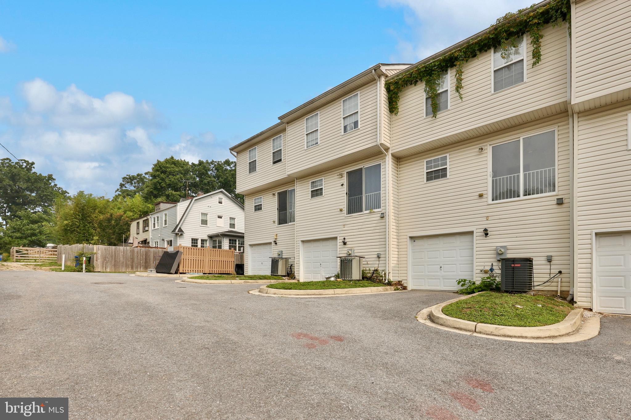 BELVEDERE SQUARE - Residential Income