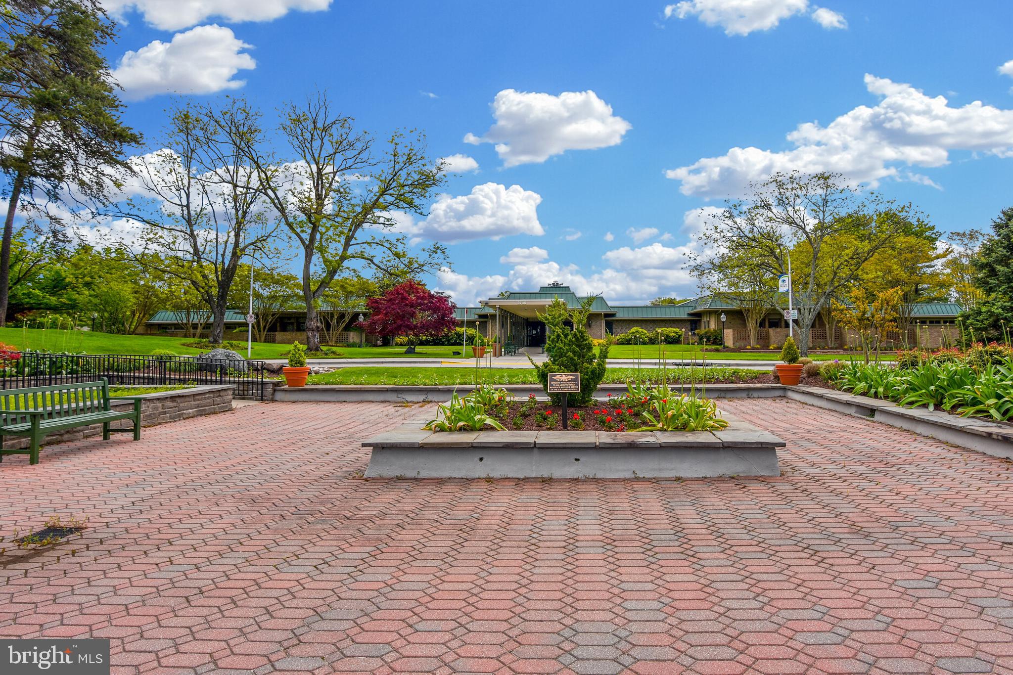 VANTAGE POINT EAST @ LEISURE WORLD - Residential Lease