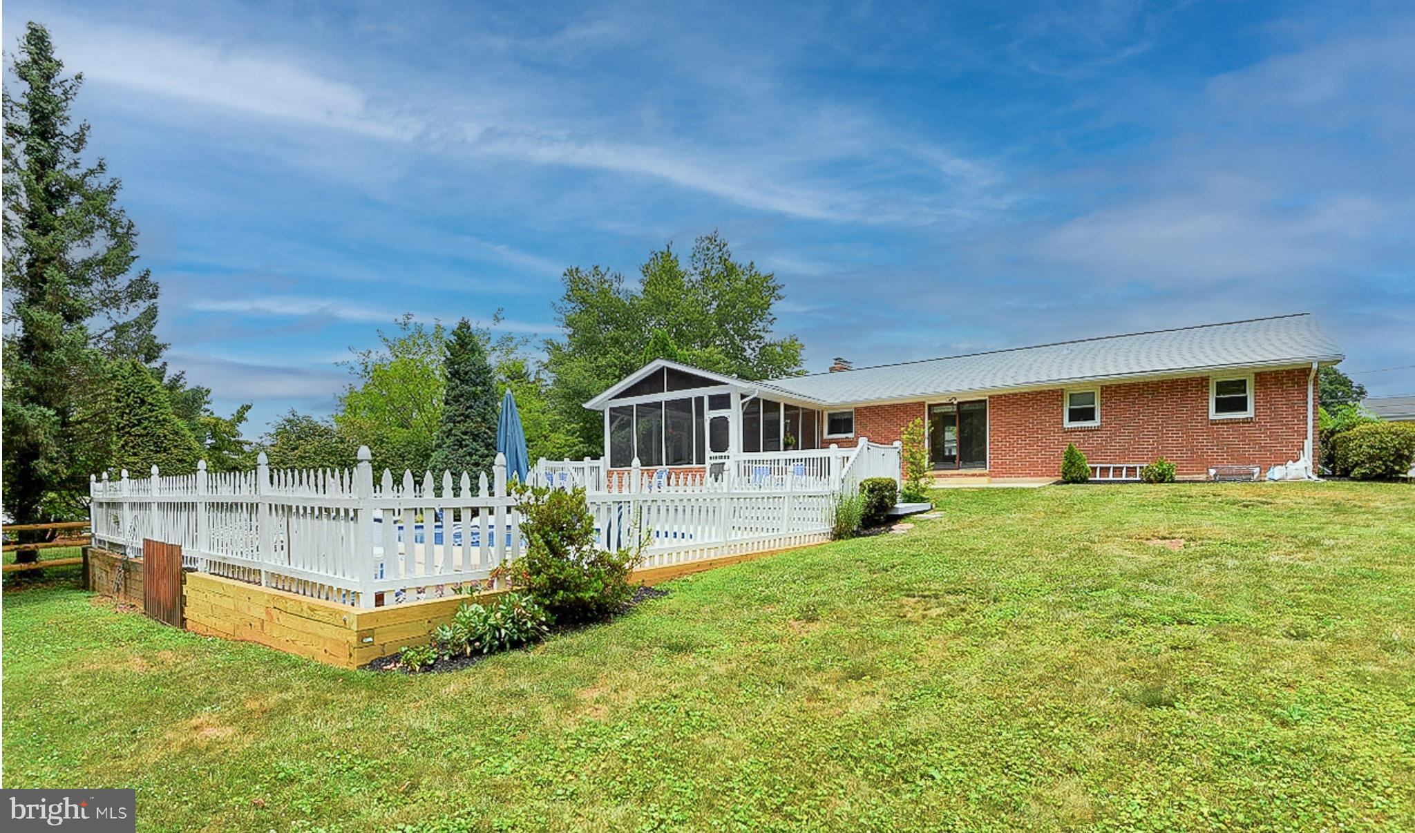 MAPLE CREST - Residential