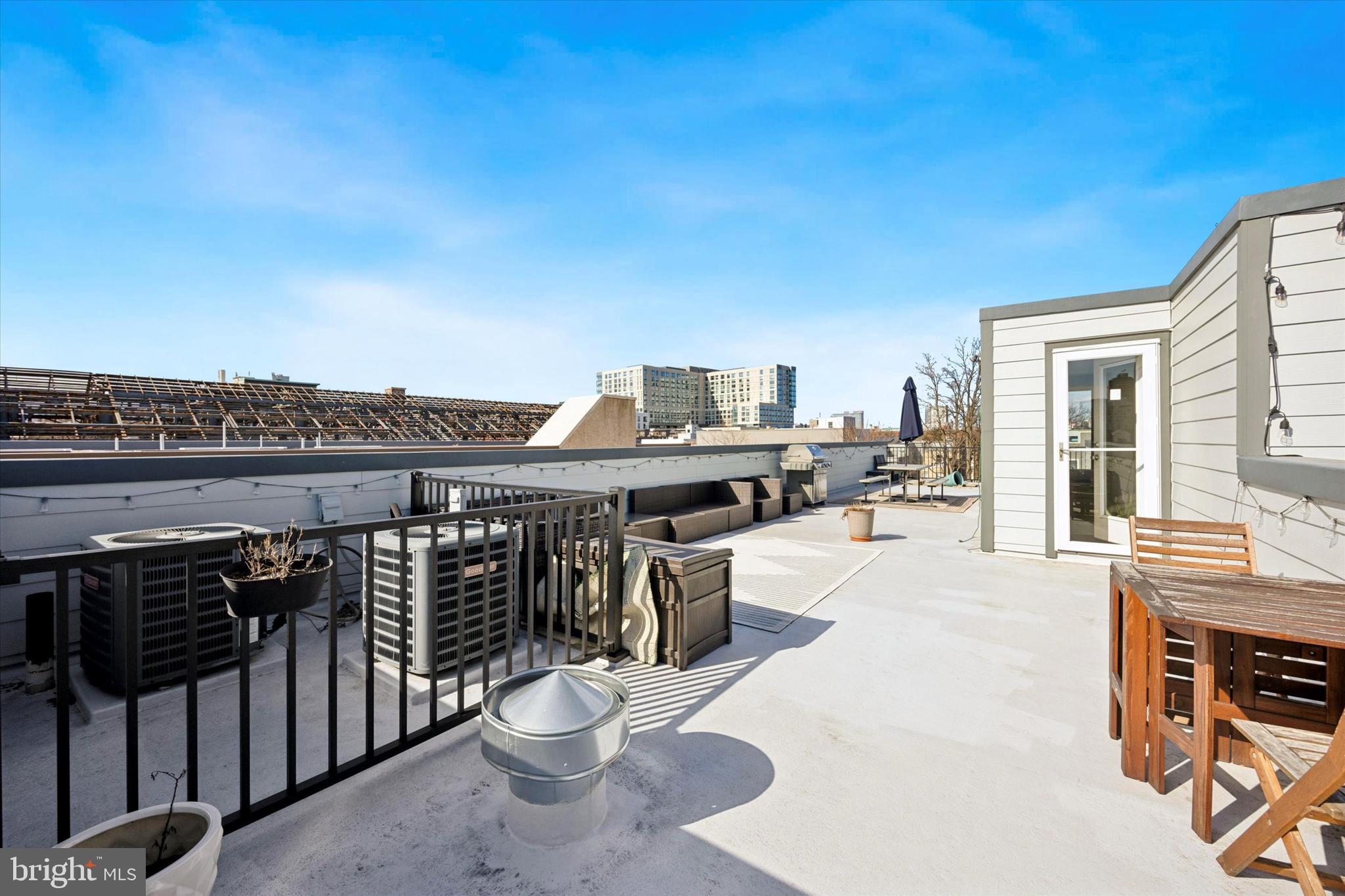 SPRING ARTS - Residential Lease