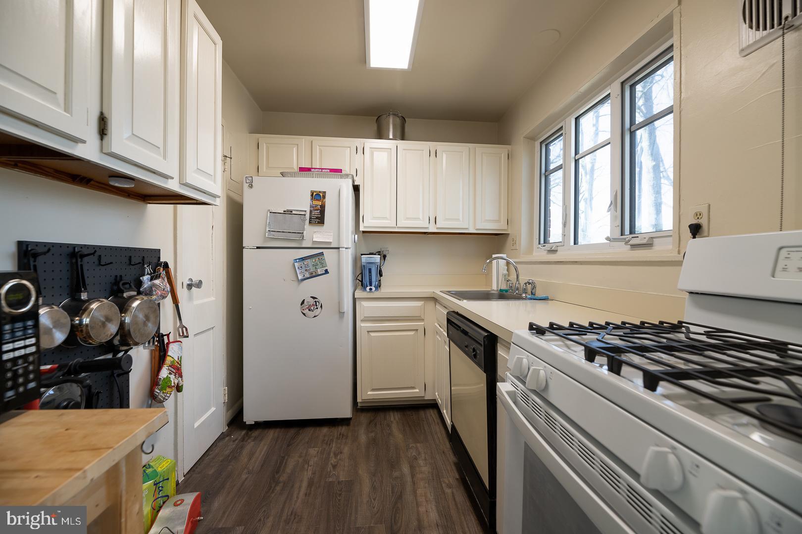 PARKSIDE CONDOMINIUMS - Residential Lease