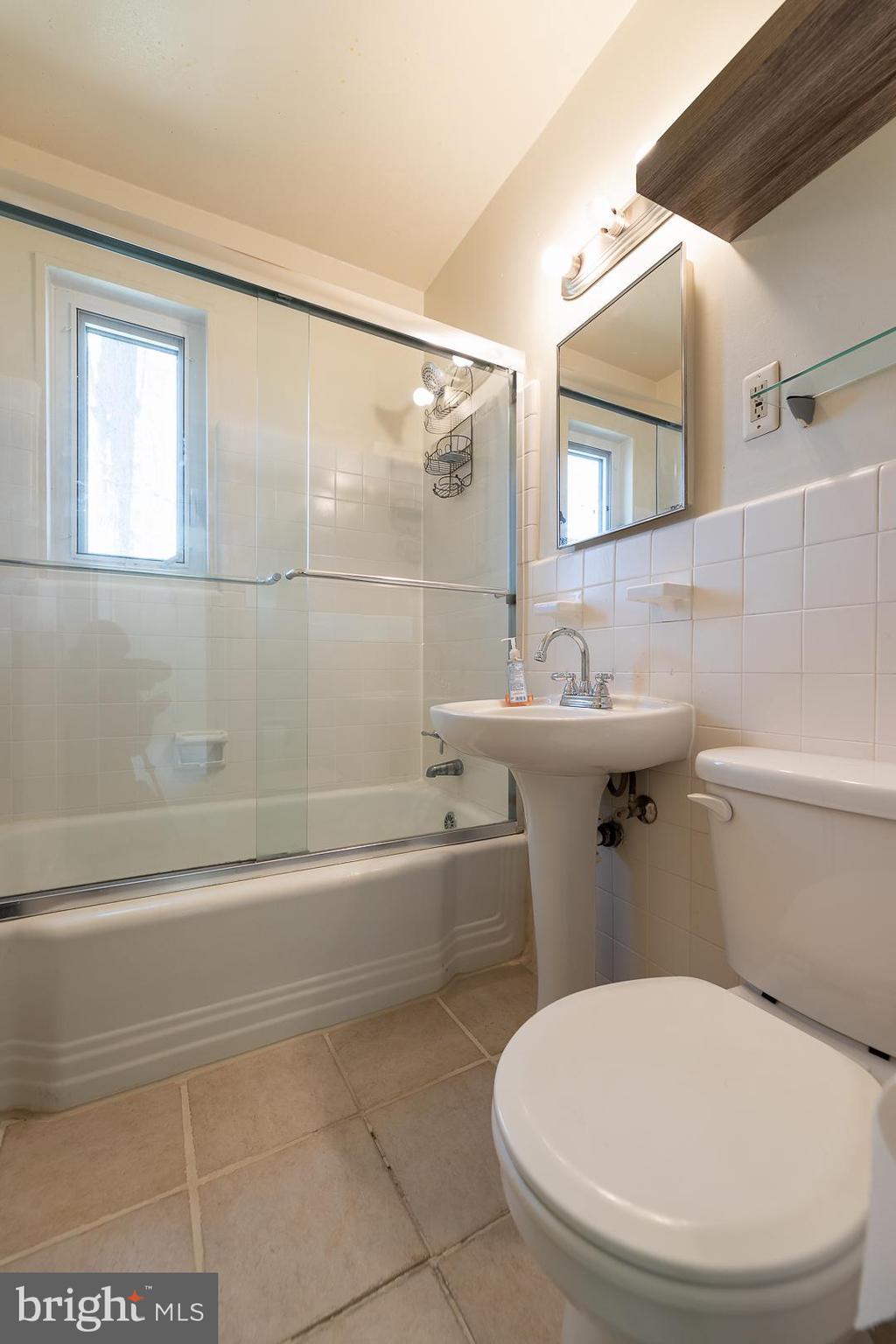 PARKSIDE CONDOMINIUMS - Residential Lease